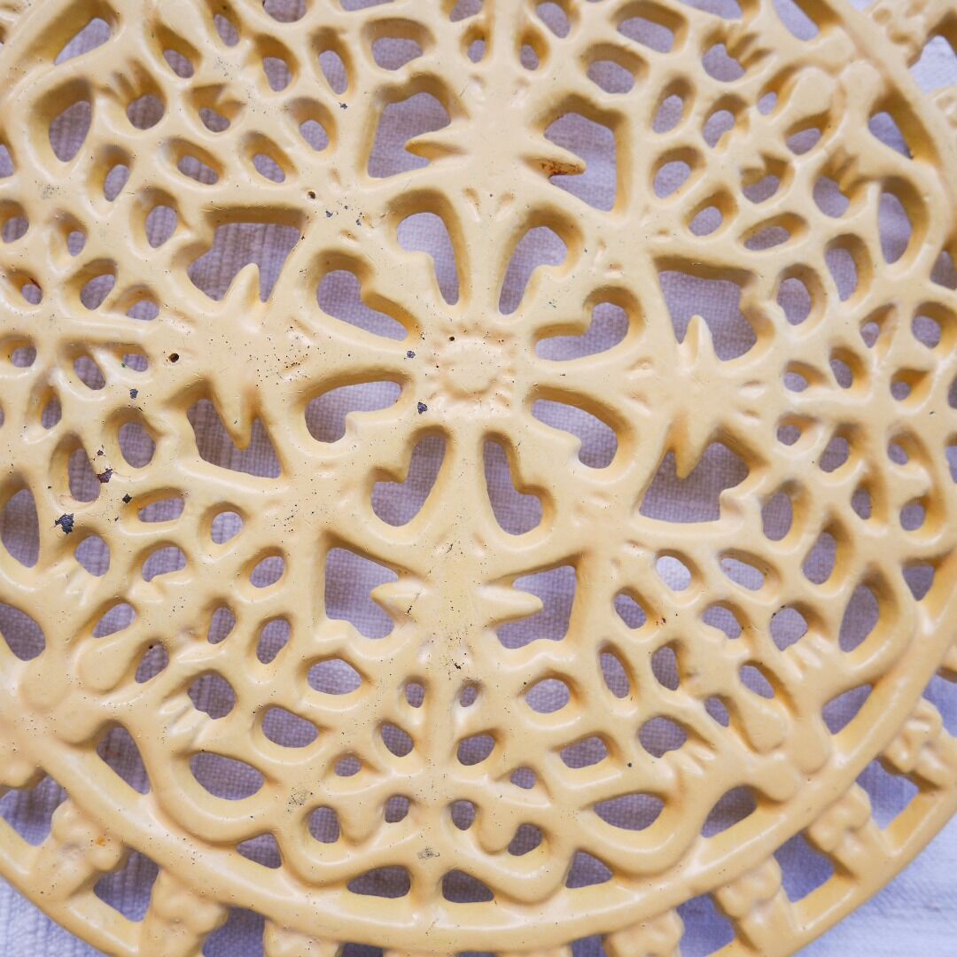 Yellow cast iron dish "straw"
