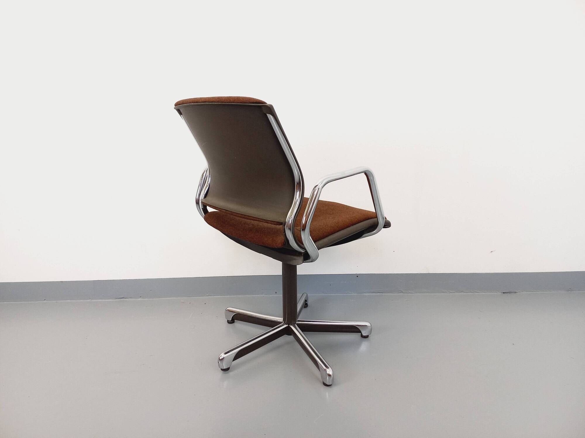 Vintage Steelcase Strafor office chair in chrome and fabric from the 70s