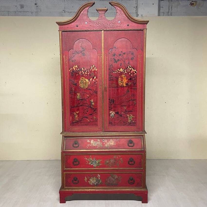 Trumeau with chest of drawers from the mid-20th century in chinoiserie style.