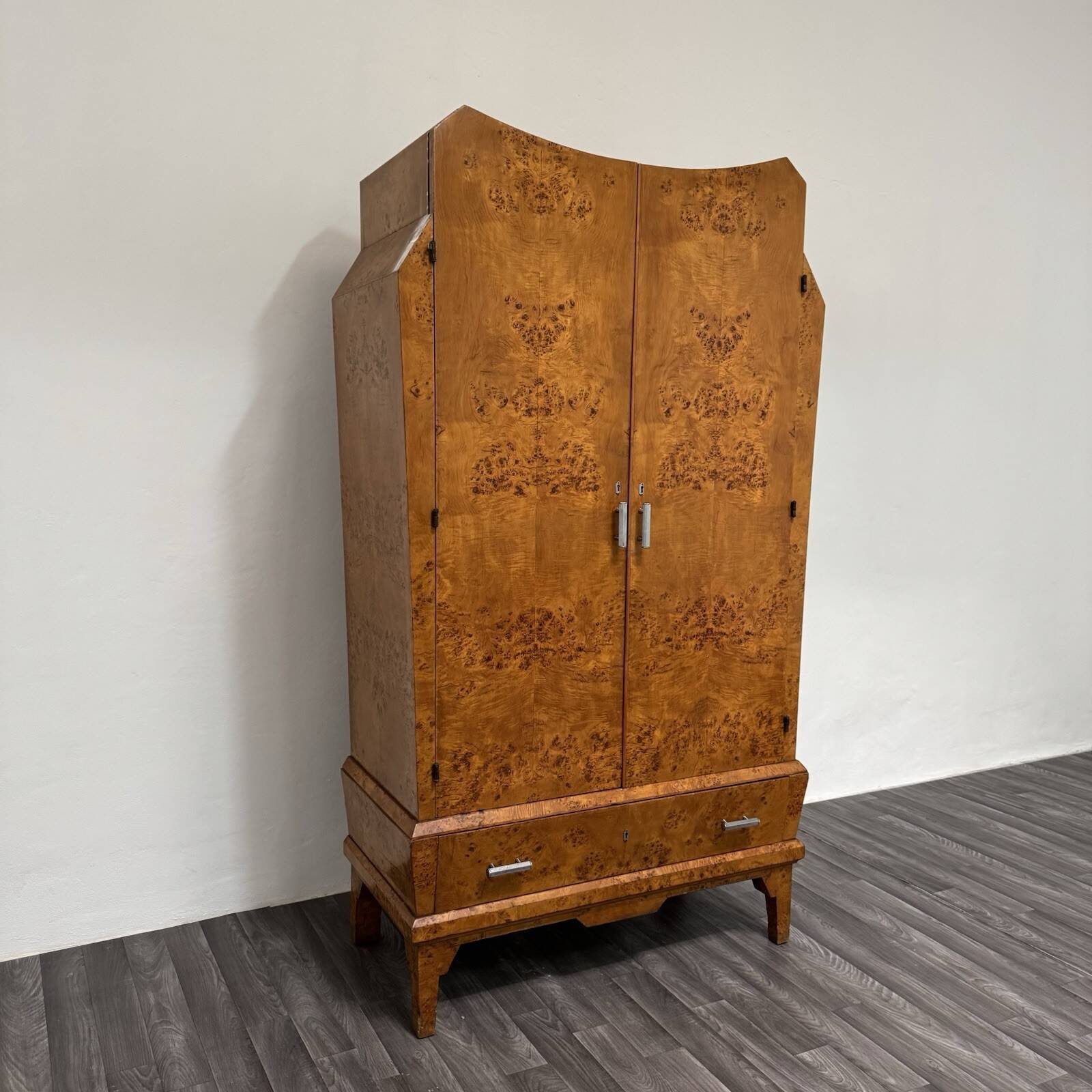 Cubist Art Deco wardrobe in burl 1940s modernist design