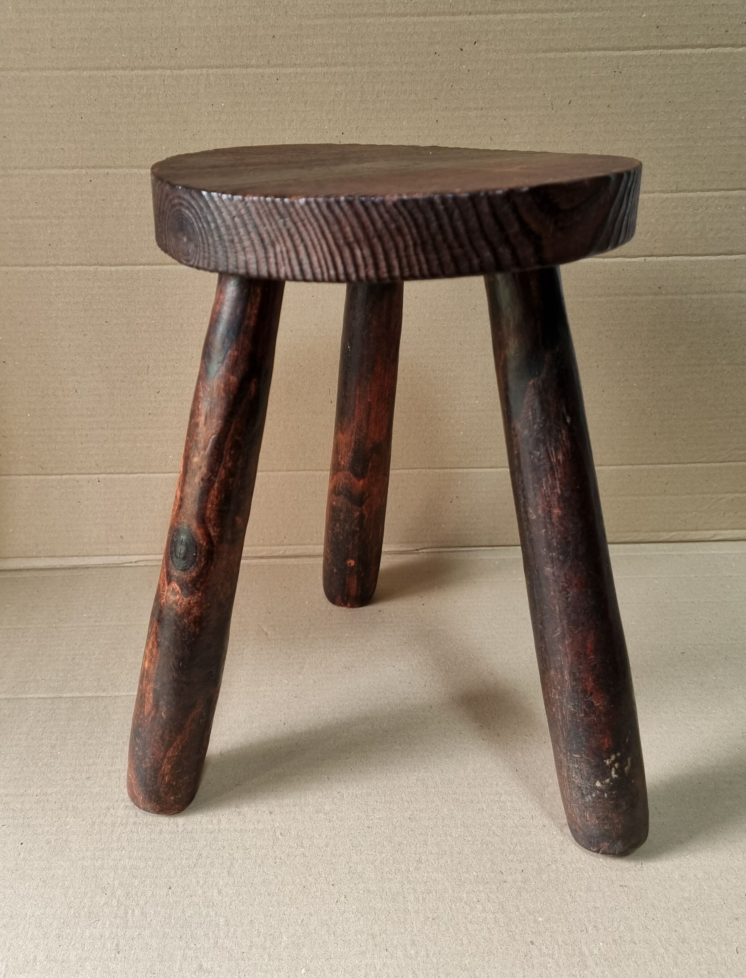 Tripod stool in solid wood