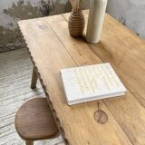 Table brutaliste savoyarde en chêne