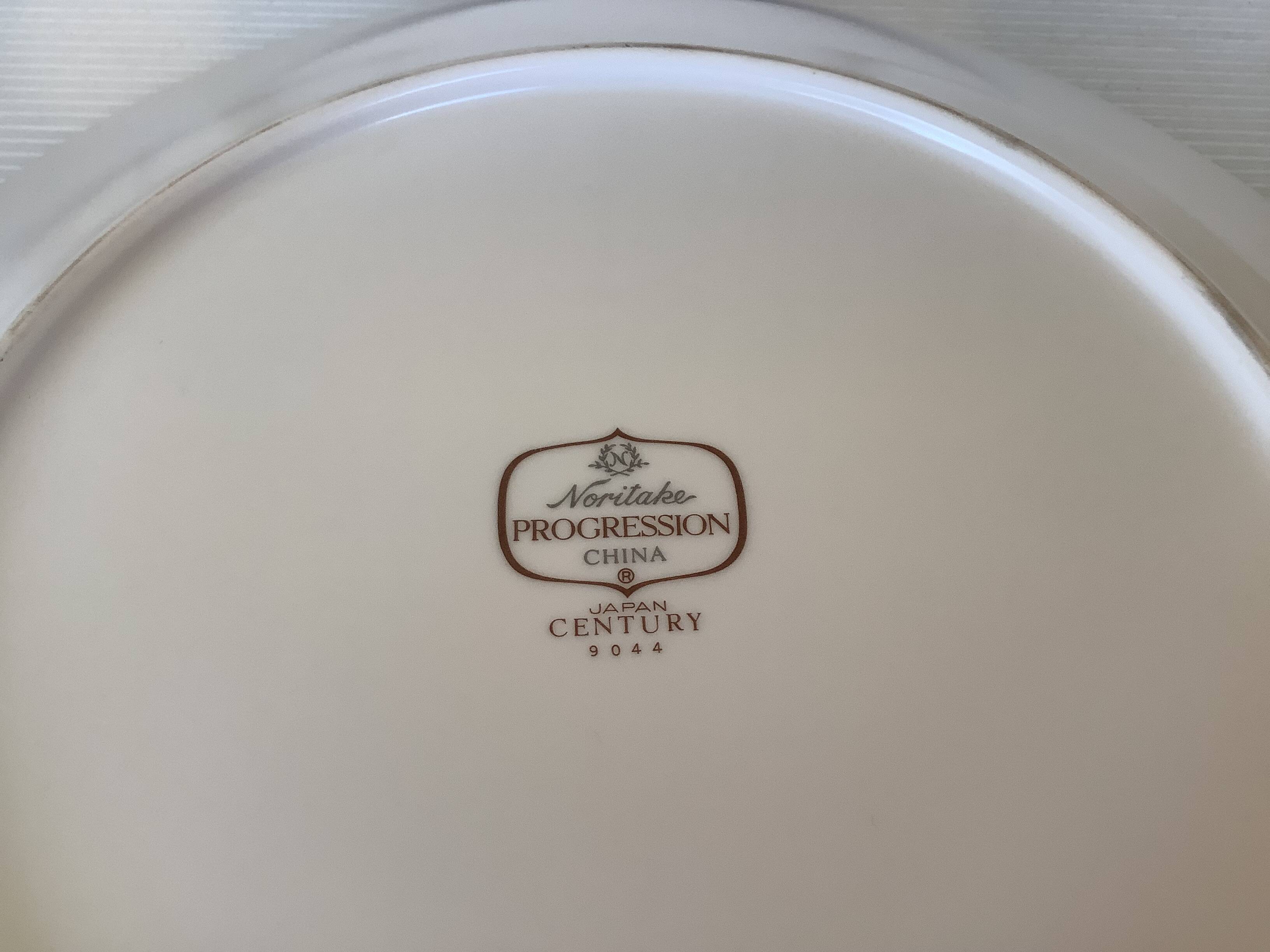 Six large flat plates of Japanese noritake