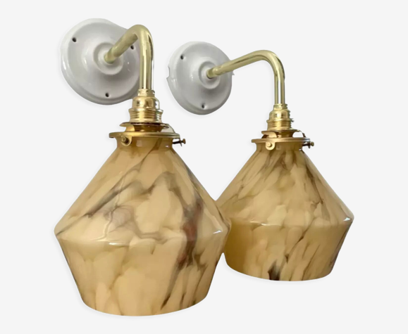 Lot de deux appliques Art Déco en opaline marbrée