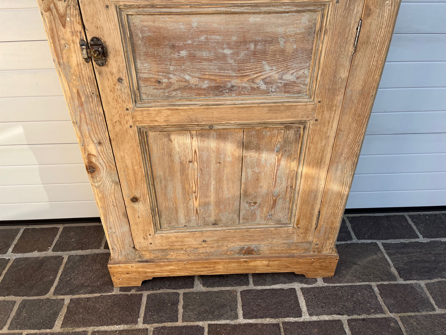 Parisian wardrobe/hosiery