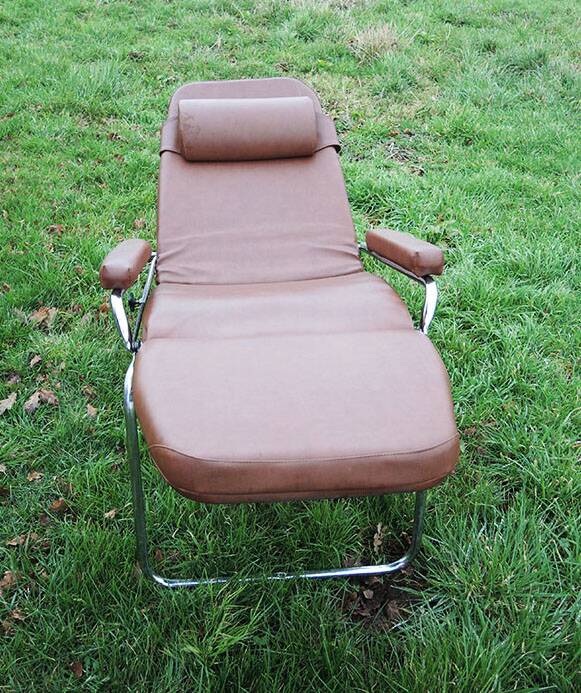 Old chaise longue in faux leather skai lama