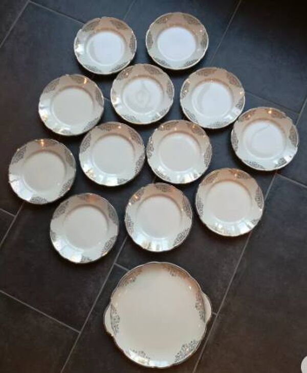 12 assiettes à dessert et plat à gâteau anglais J.Broadhurst Ironstone, 1776-1976