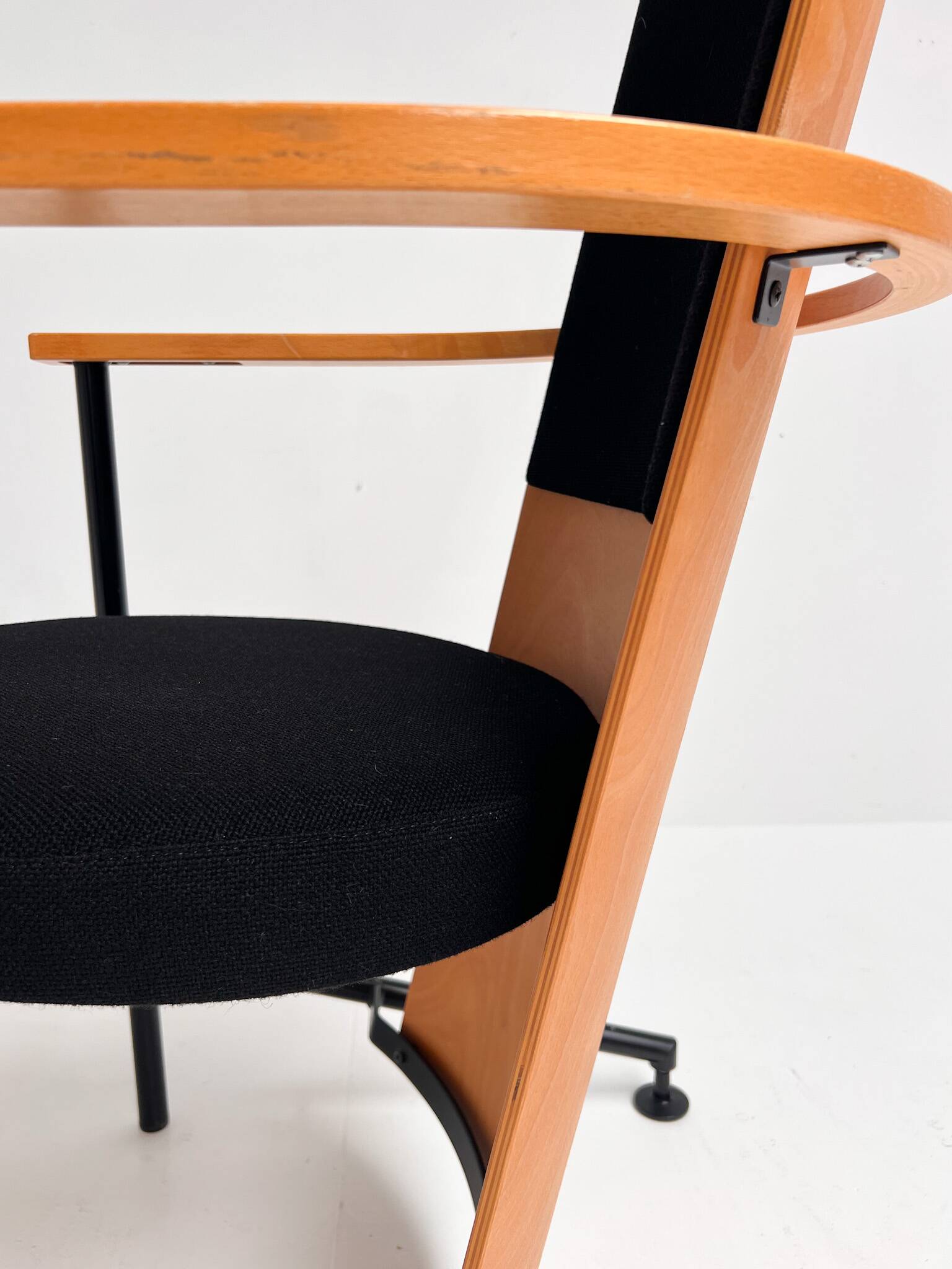 Fauteuil Intimo Nojatuoli par Timo Saarnio, 1989