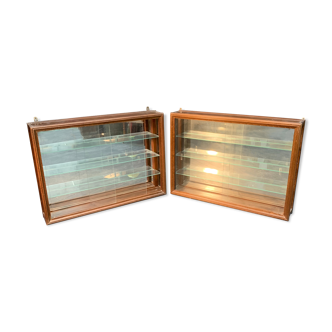 Paire de vitrines murales en bois