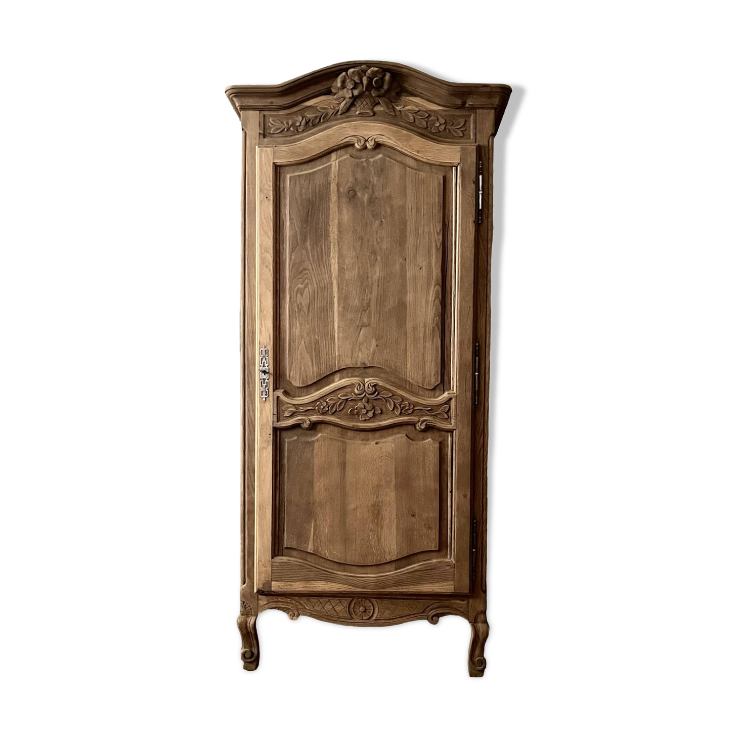 Armoire bonnetière en chêne (rénovée)