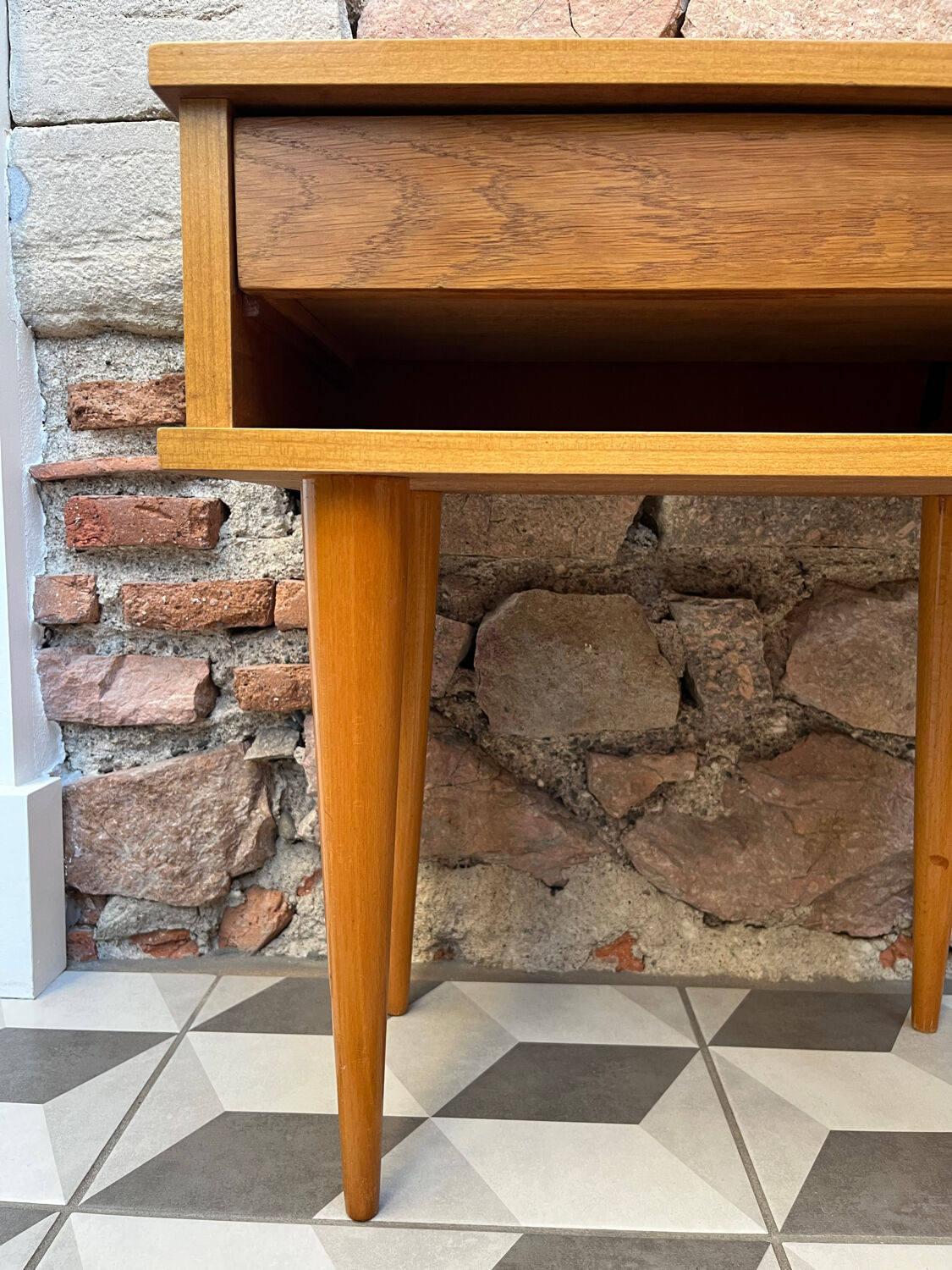 Spindle-legged bedside table from the 60s/70s.
