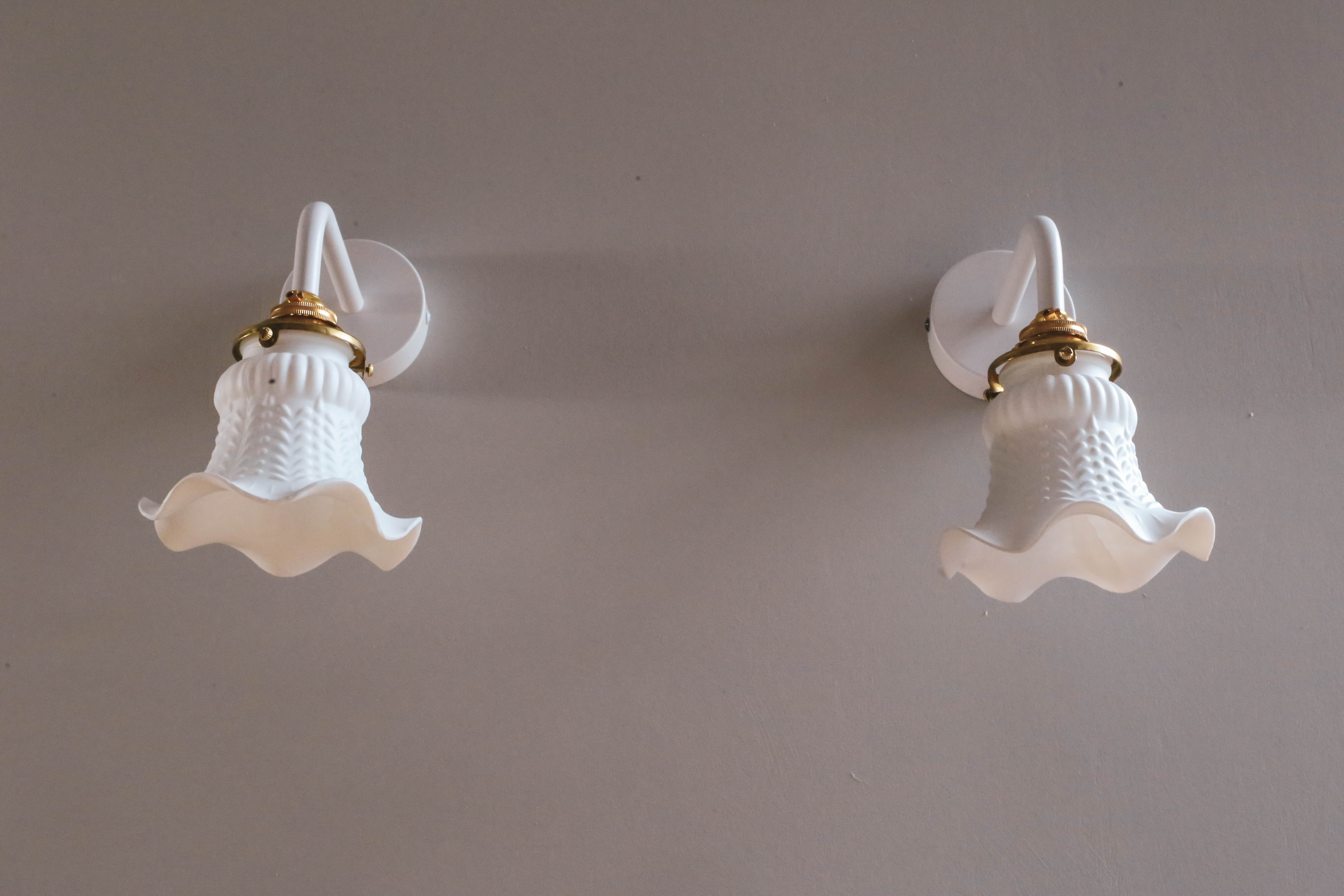 2 wall sconces in tulip glass painted white