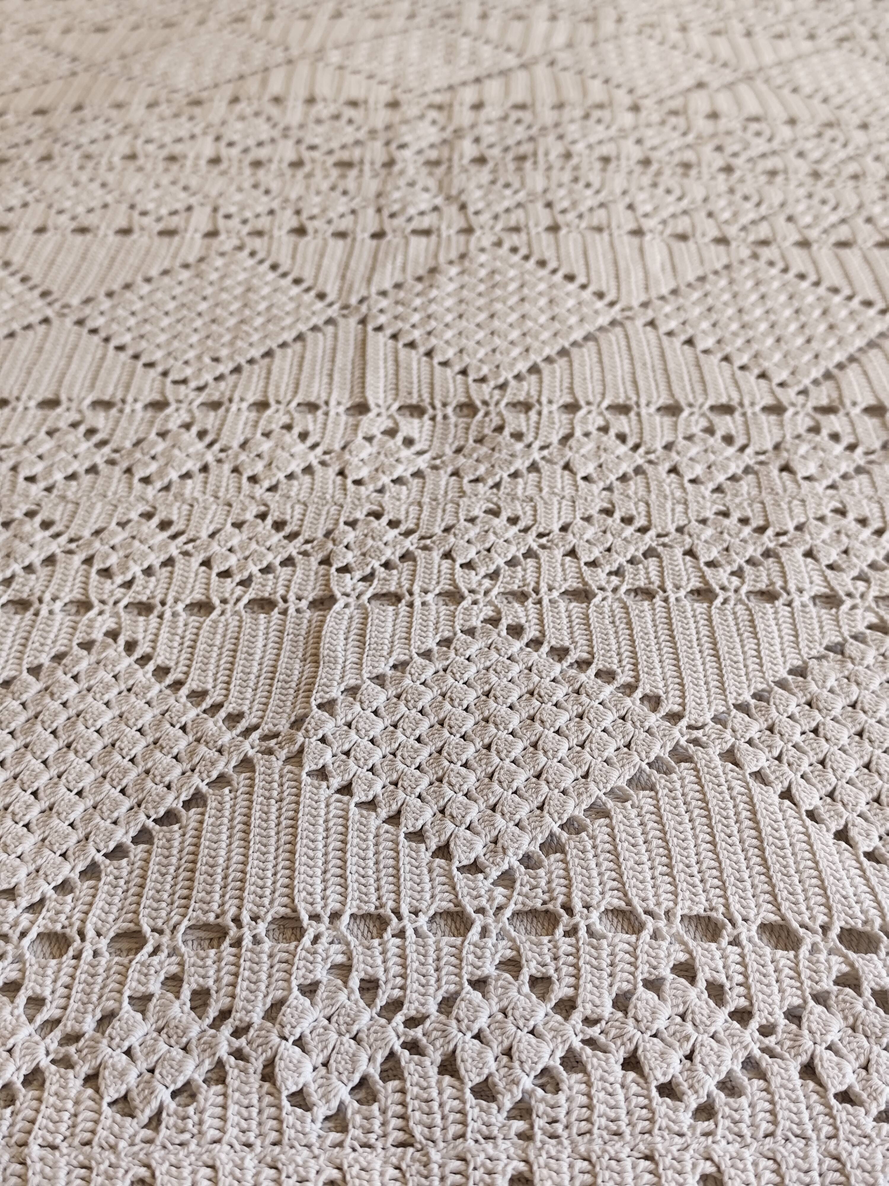 White cotton bedspread, crochet bedspread
