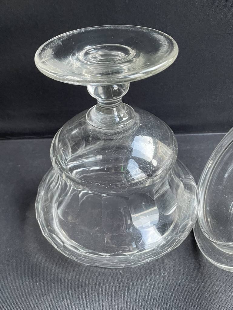 Drageoir with lid - Cut blown glass – 19th century