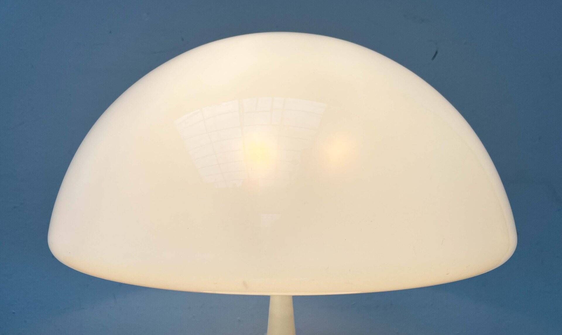 Lampe de table italienne de style mid-century moderne de l'ère spatiale par Luigi Massoni pour Guzzini, années 1960.