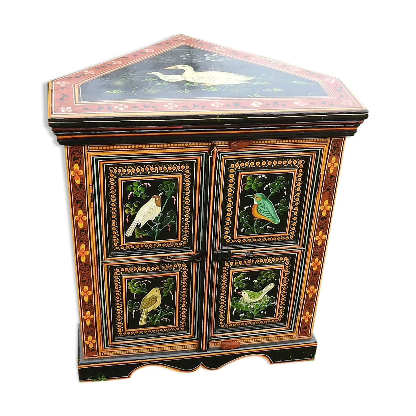 Chinese birds laqué corner furniture