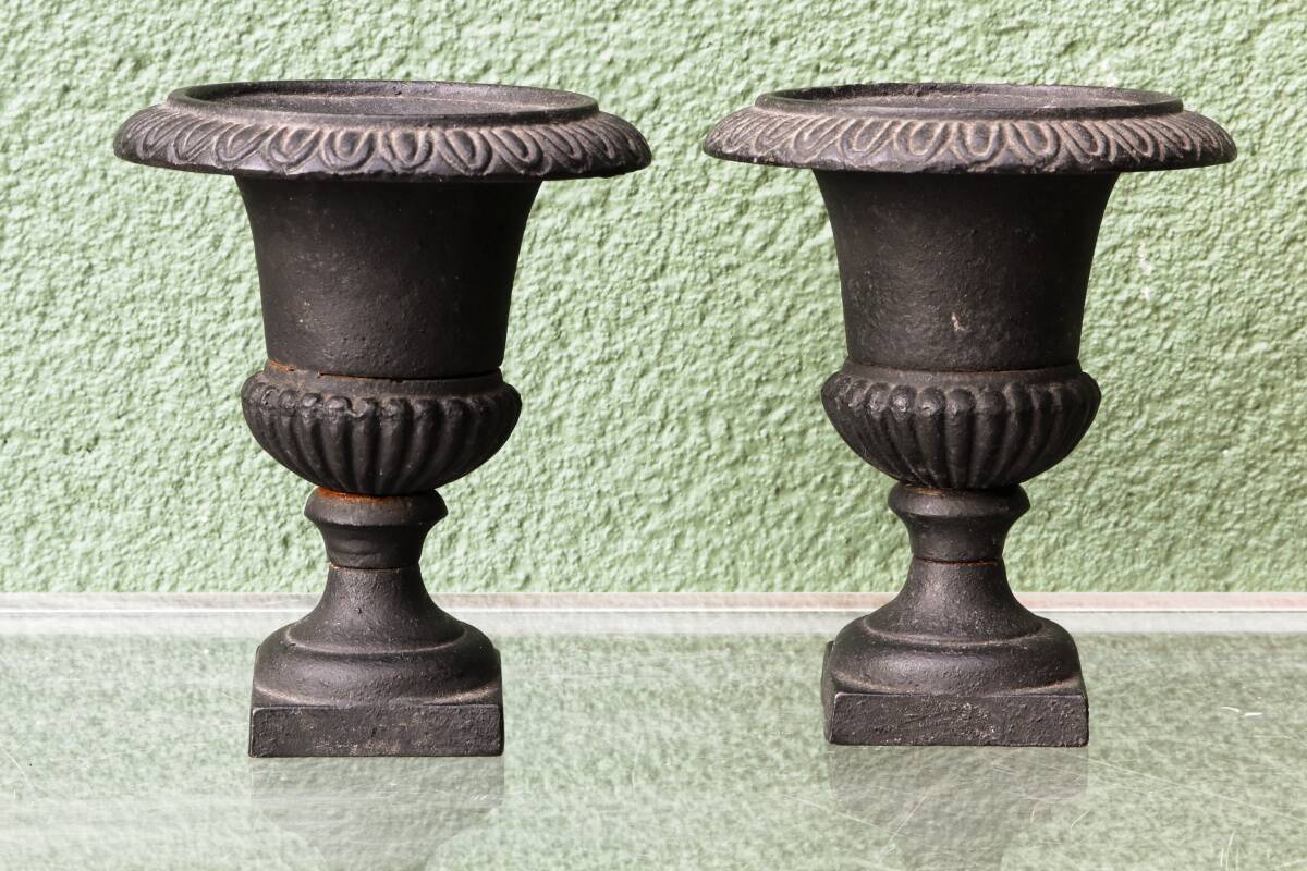 Pair of miniature Medicis vases in cast iron