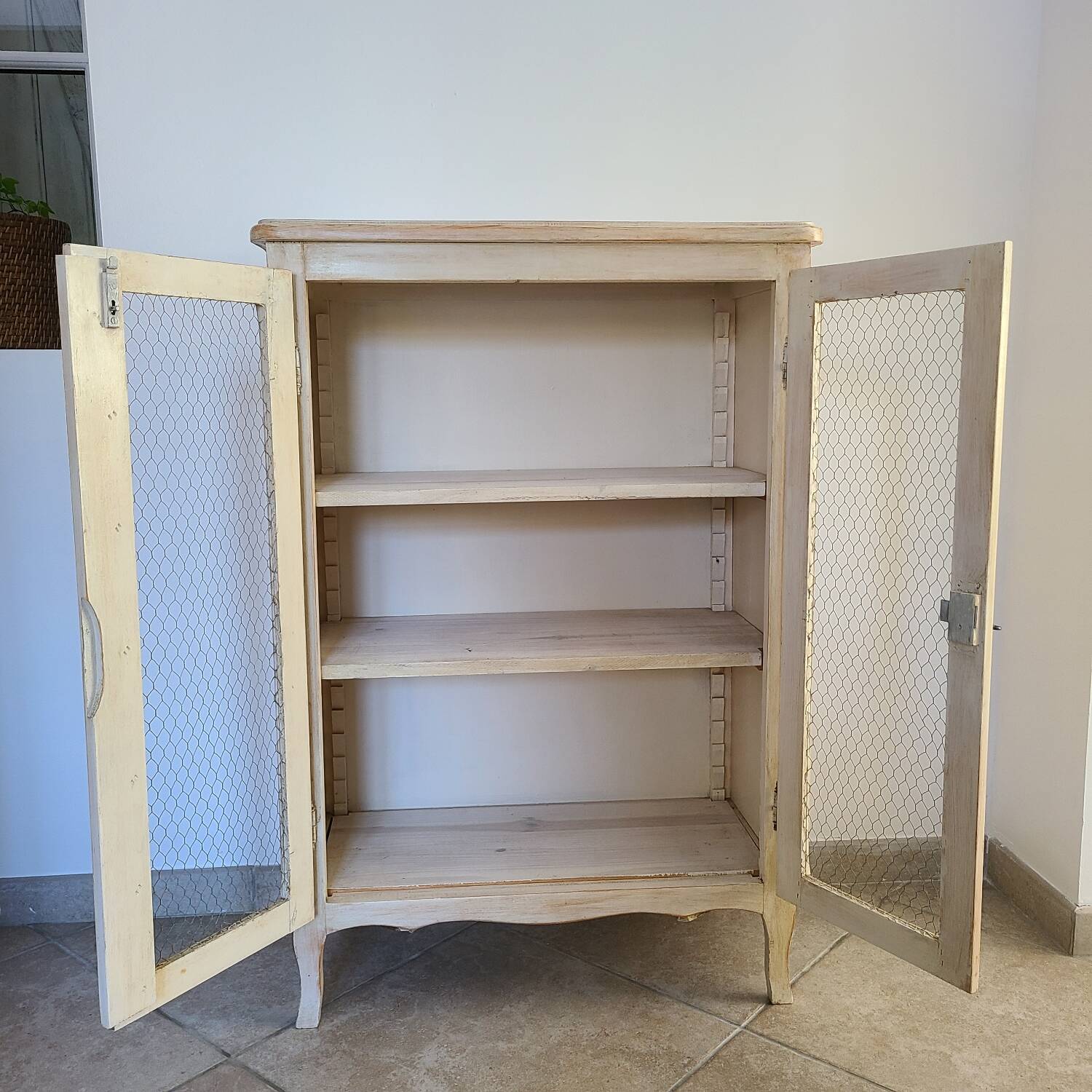 cabinet Parisian fence