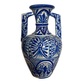 Vase en céramique à motifs bleu et blanc