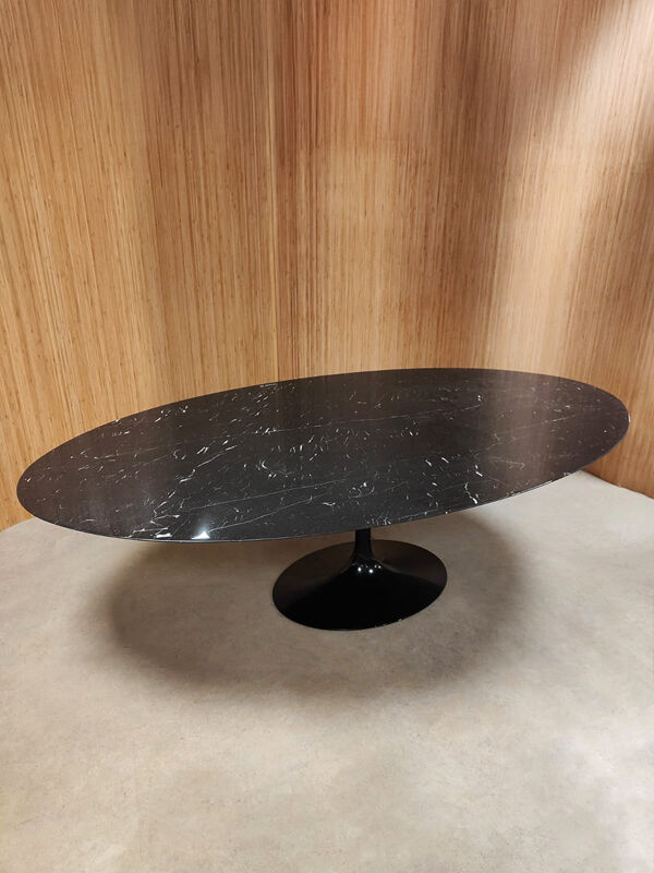 Table à manger Tulipe ovale vintage en marbre Eero Saarinen Knoll