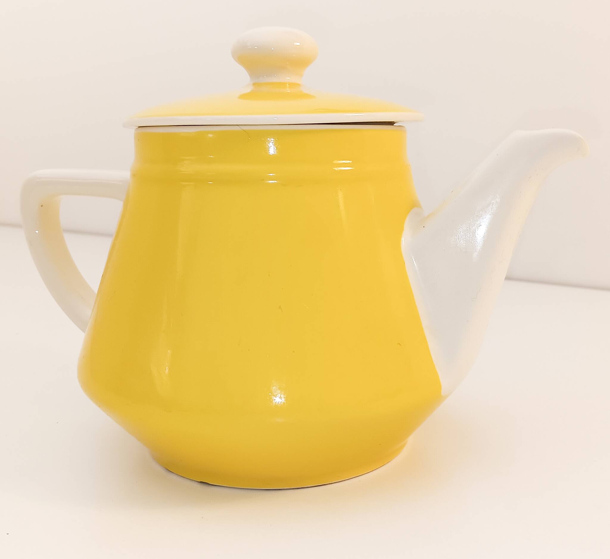 Théière Villeroy & Boch en porcelaine jaune et blanche