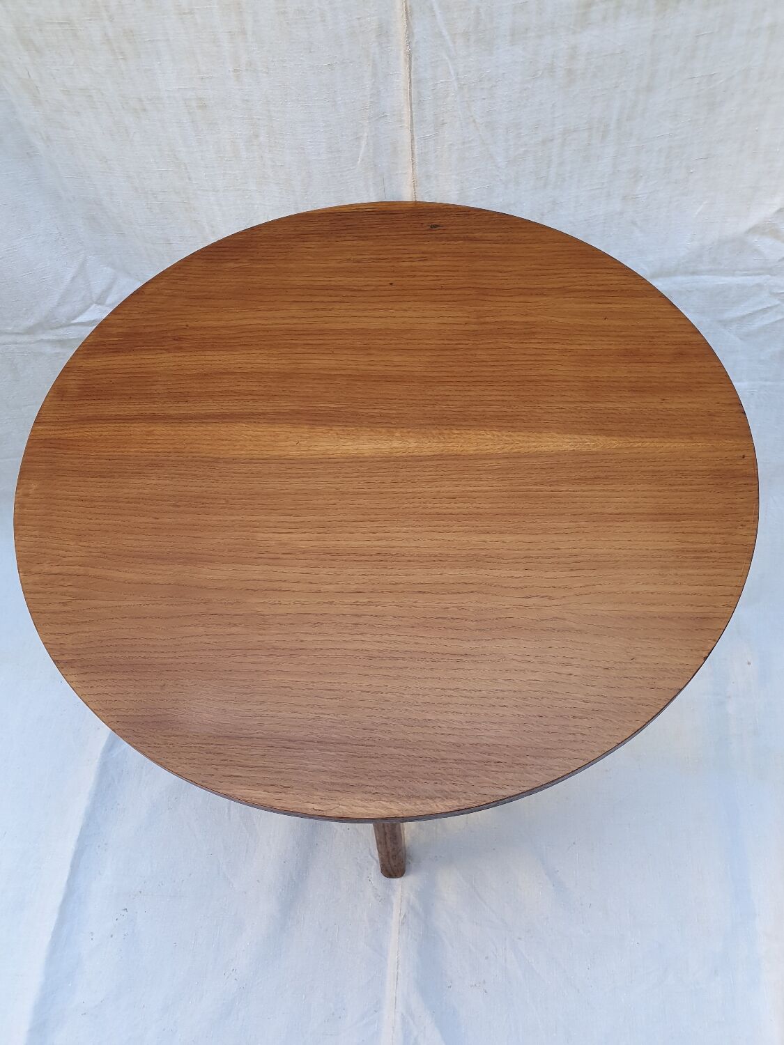 Coffee or side table round oak