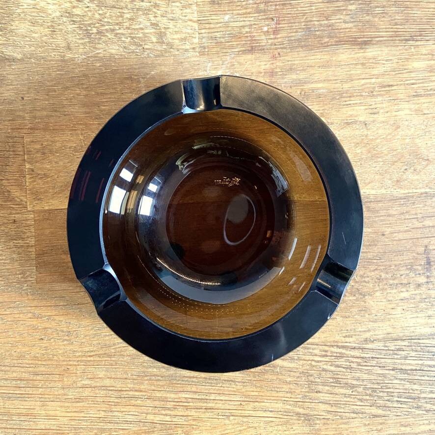 Modern ashtray bowl in thick smoked glass with bevelled edges - Ø 13 cm