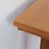 Scandinavian extendable table