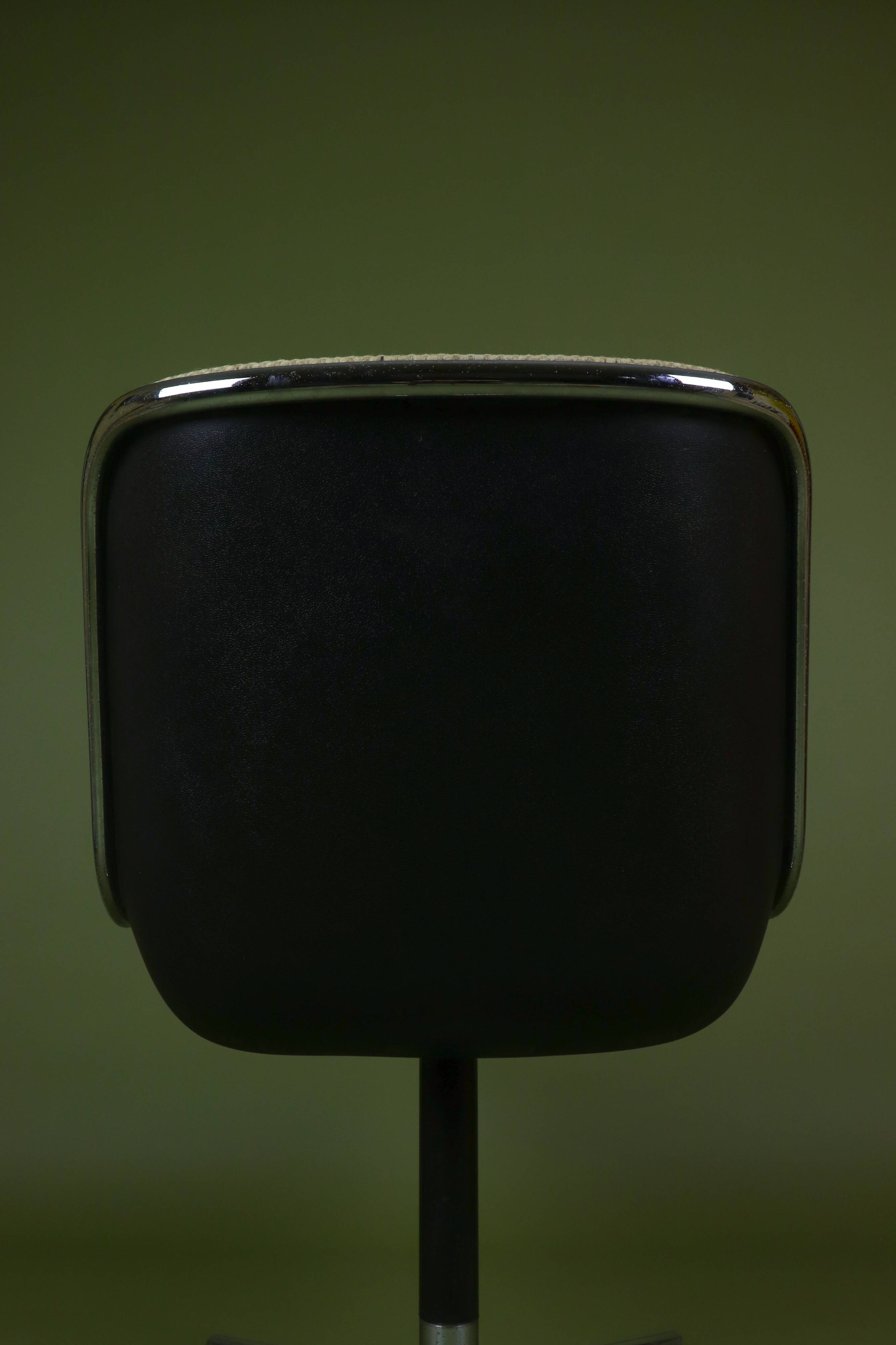 Executive Chair Charles Pollock Knoll first edition 1965