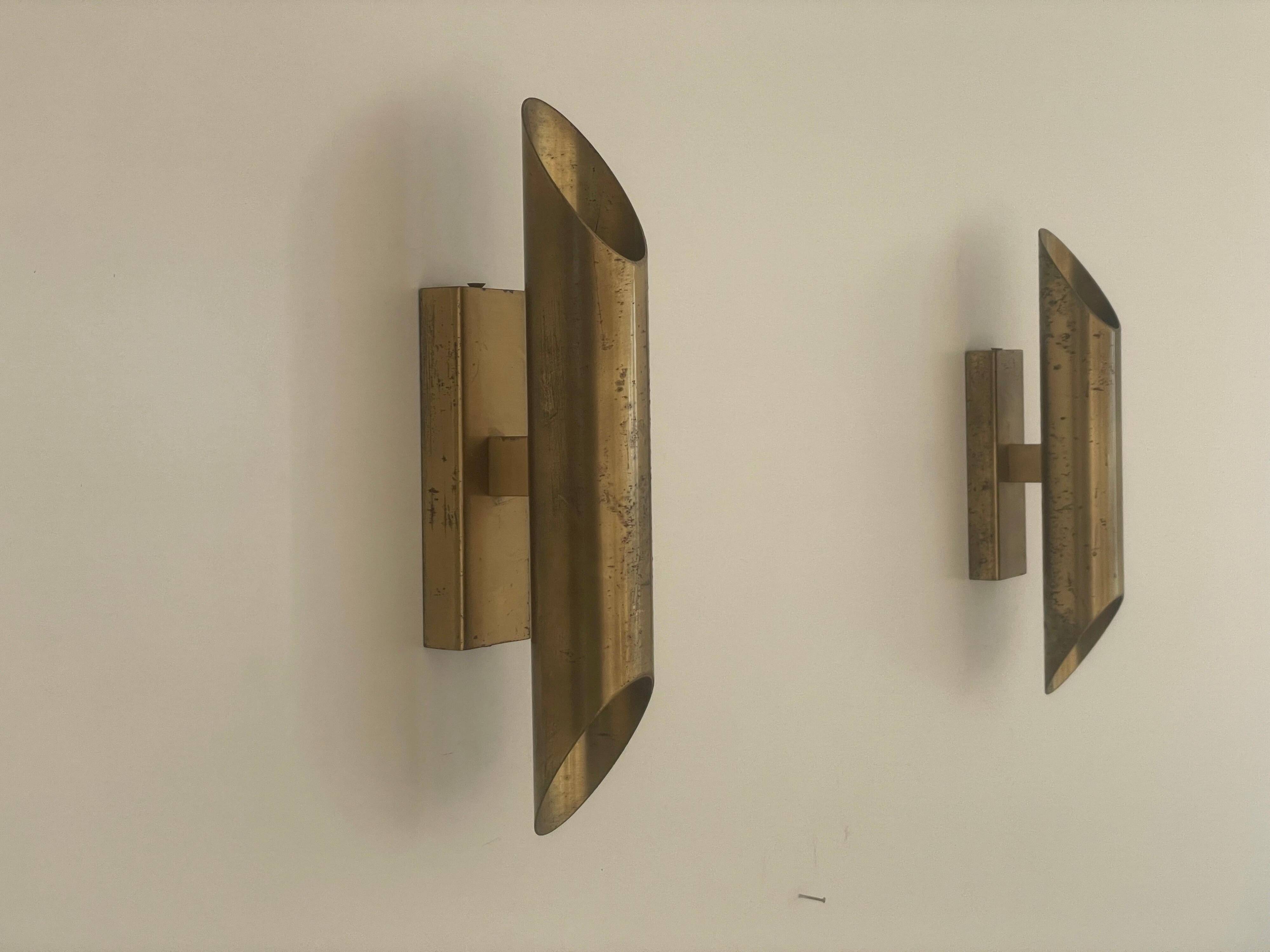 Pair of brass wall lights with Italian mid-century design, 1960, Italy.