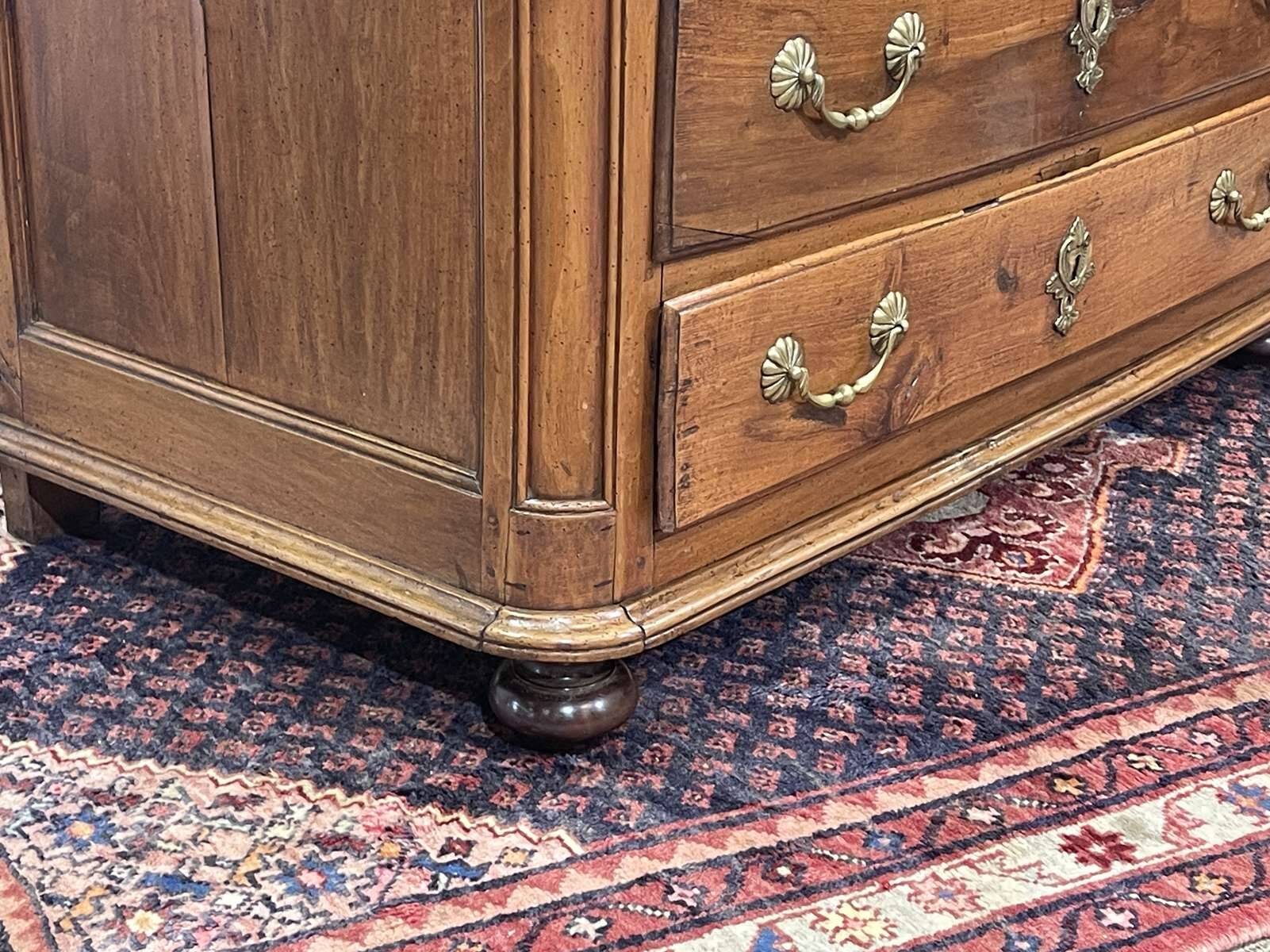 18th-century chest of drawers in walnut and fir