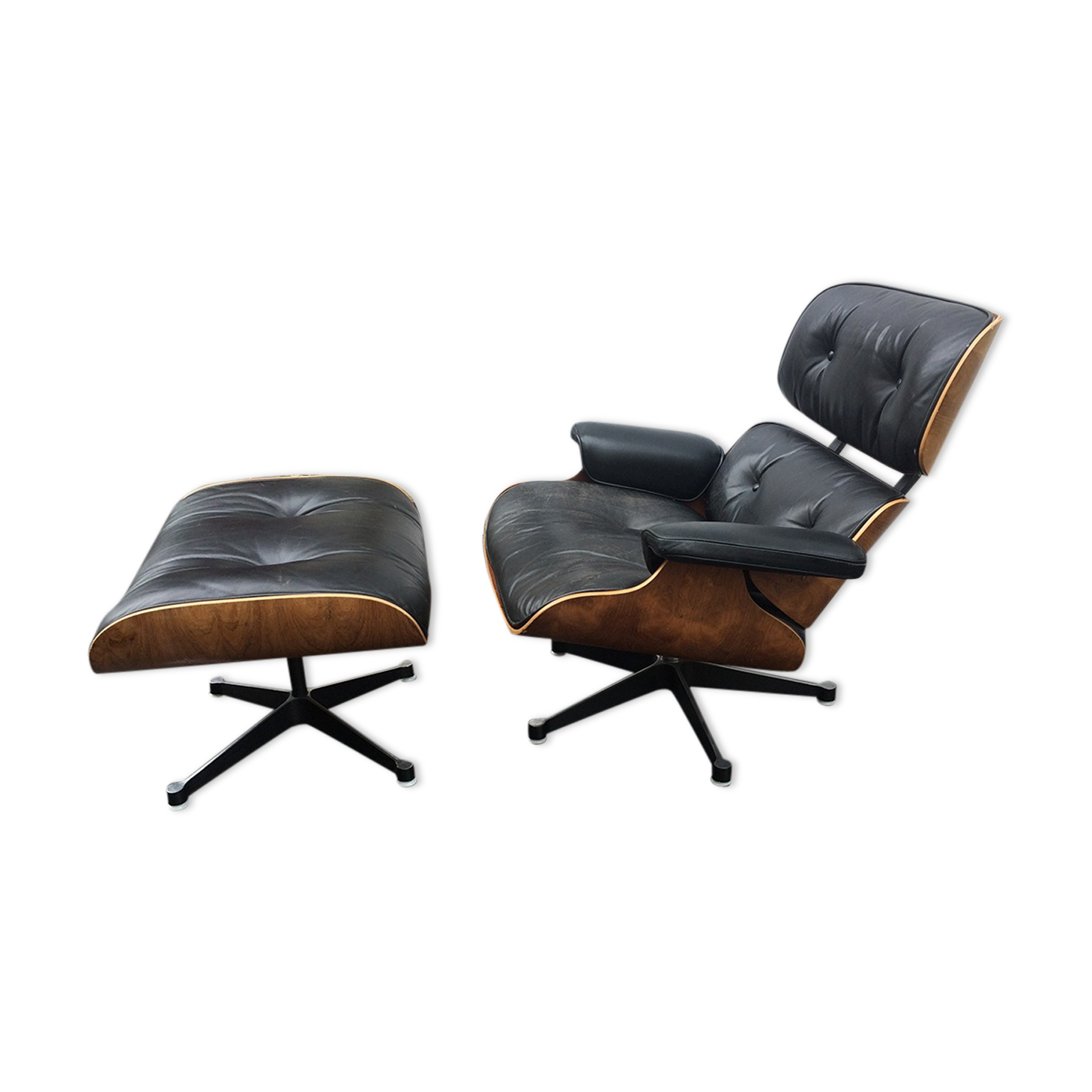 Eames lounge chair and his for Mobilier International