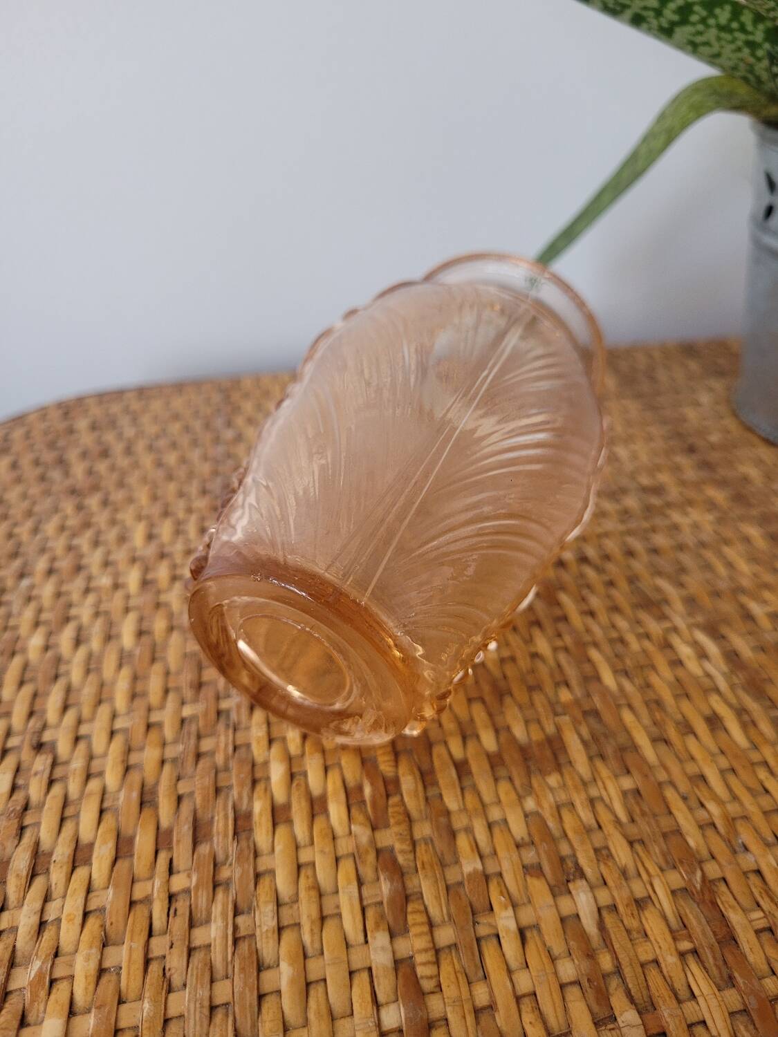 Small pink bulb vase
