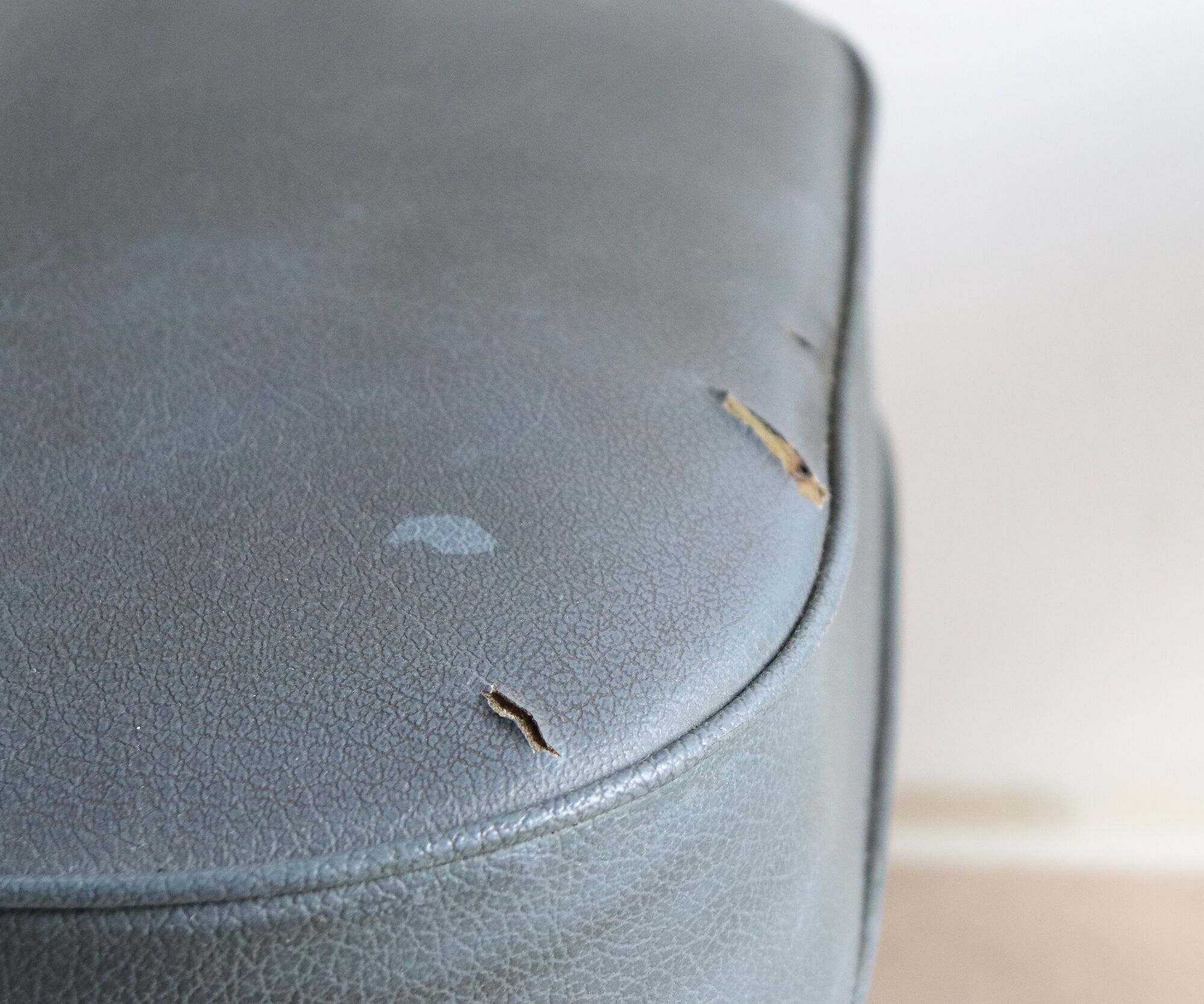 Pair of workshop chairs from the 50s in chrome steel and imitation leather