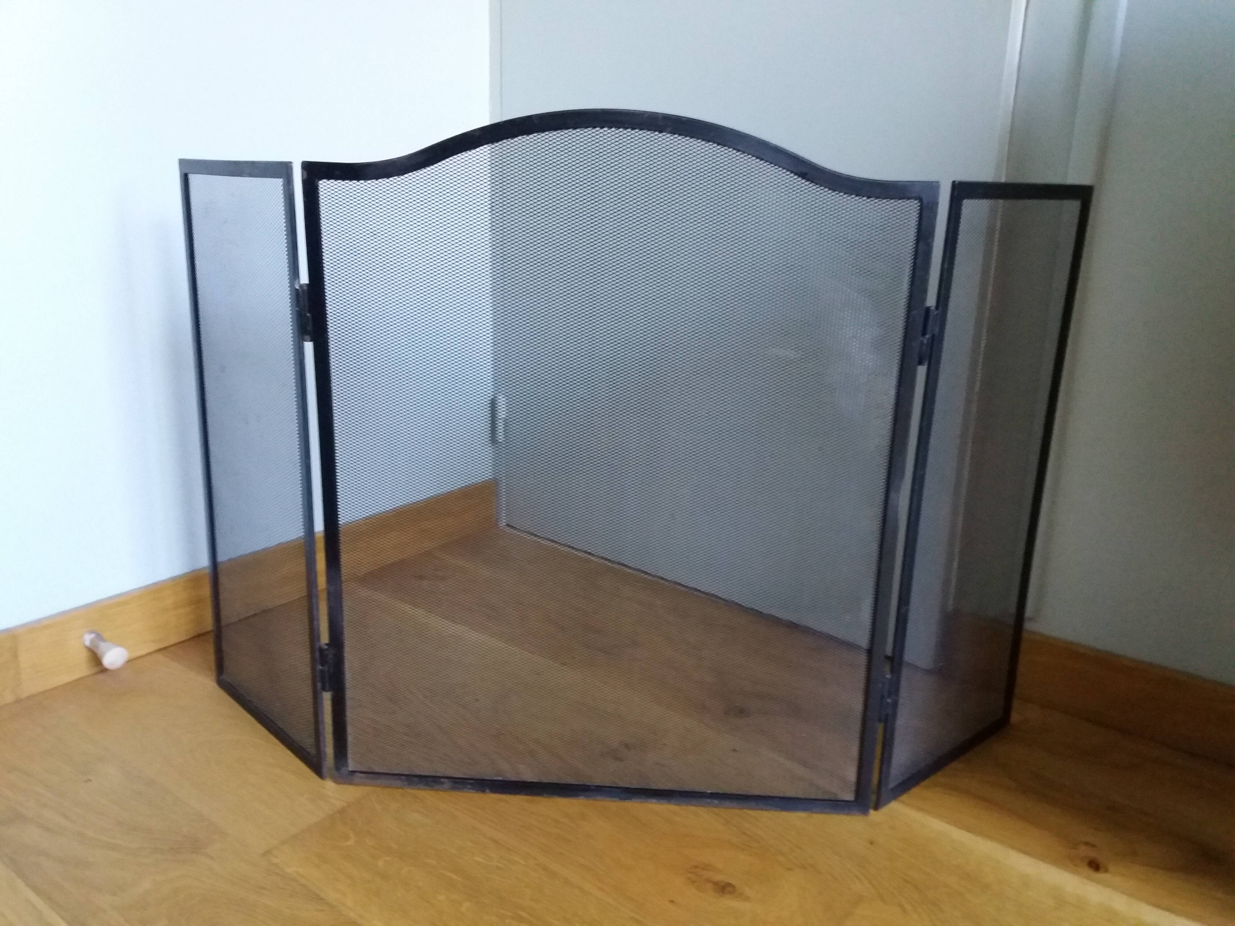 Fire screen chimney grille