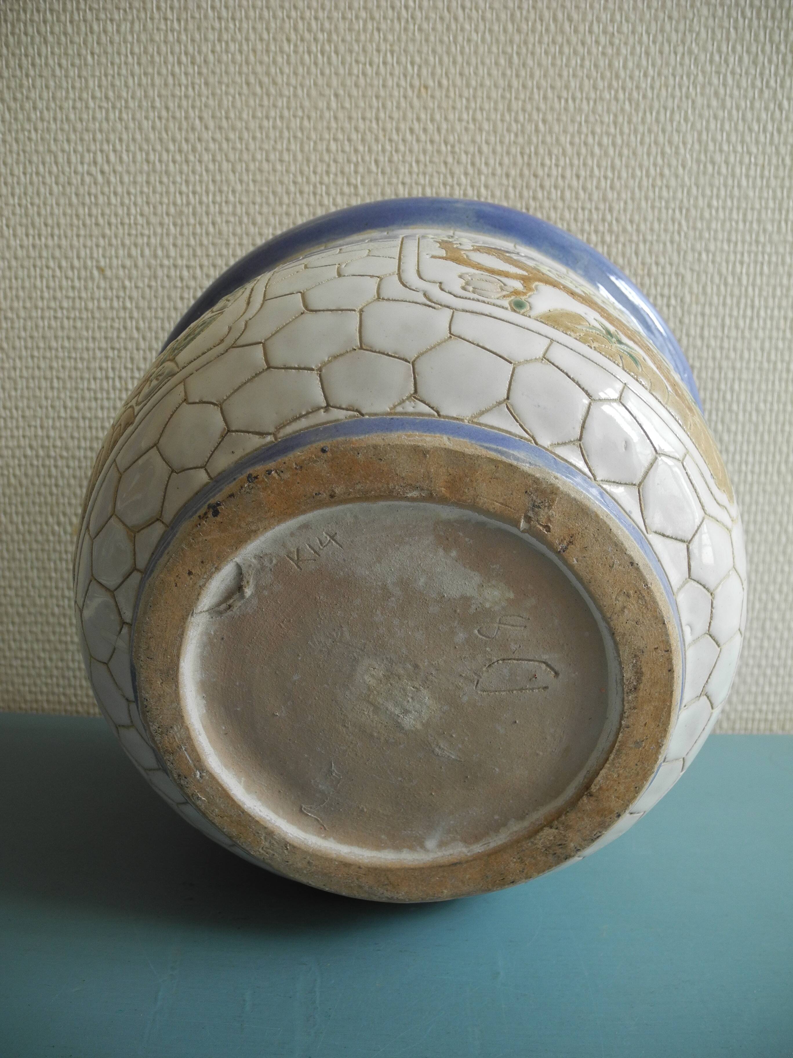 Vintage ceramic flower pot/planter