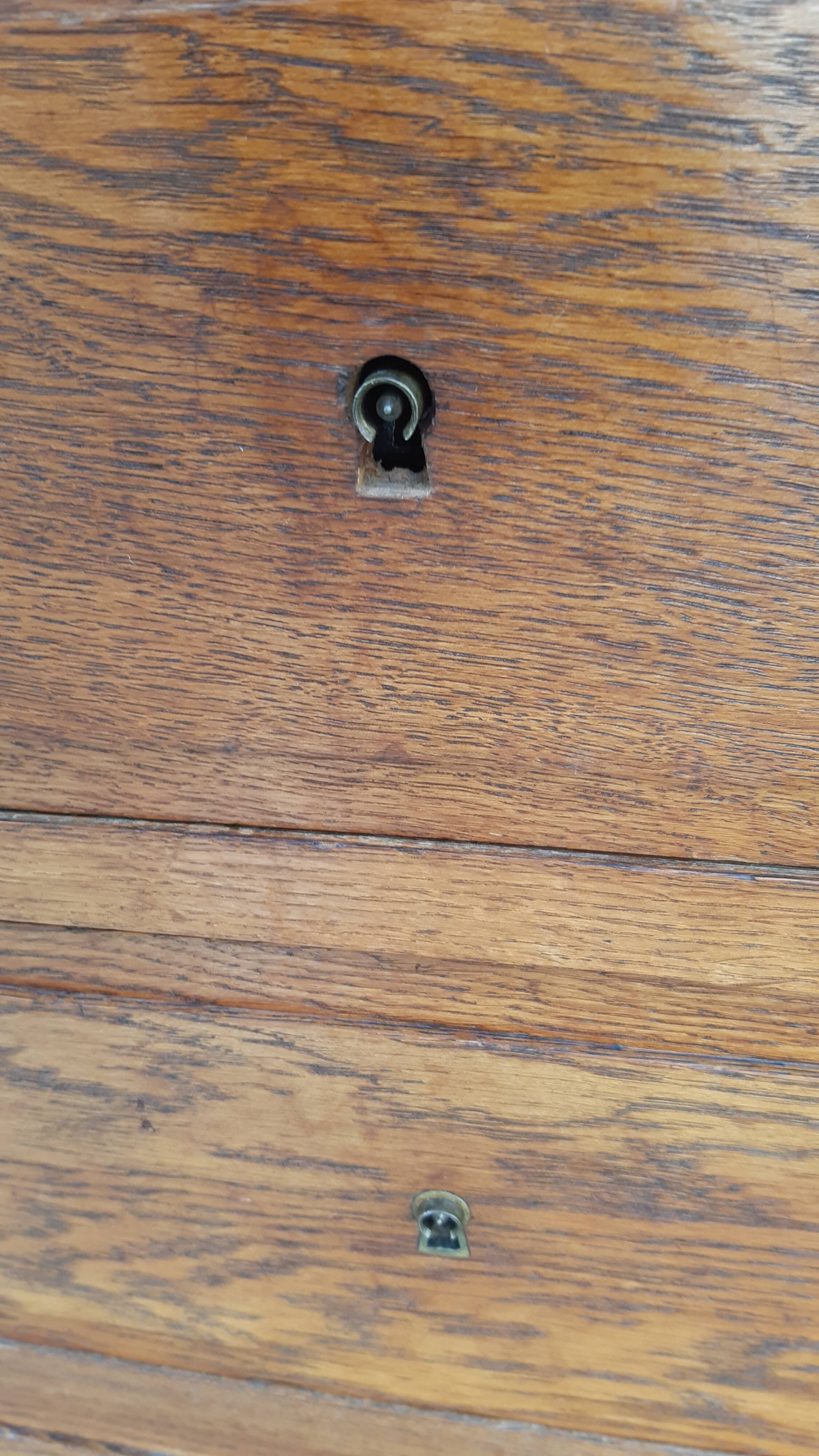 Antique chest of drawers