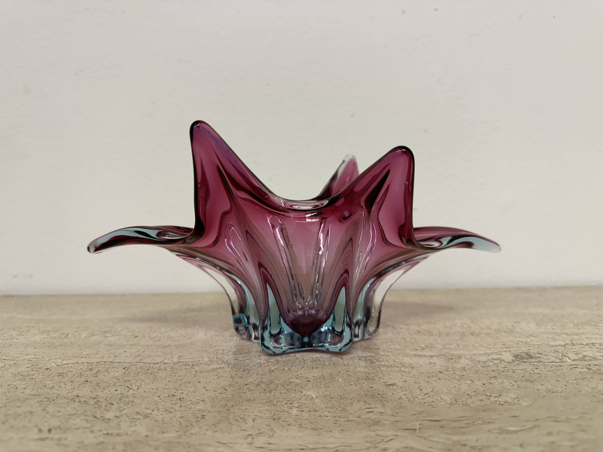 Bol en verre rose de Murano du milieu du siècle, années 1970