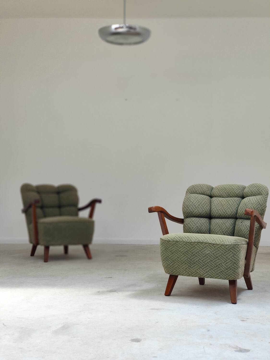 Paire de fauteuils Halabala vert par Druzba Bratislava B-609 année 59