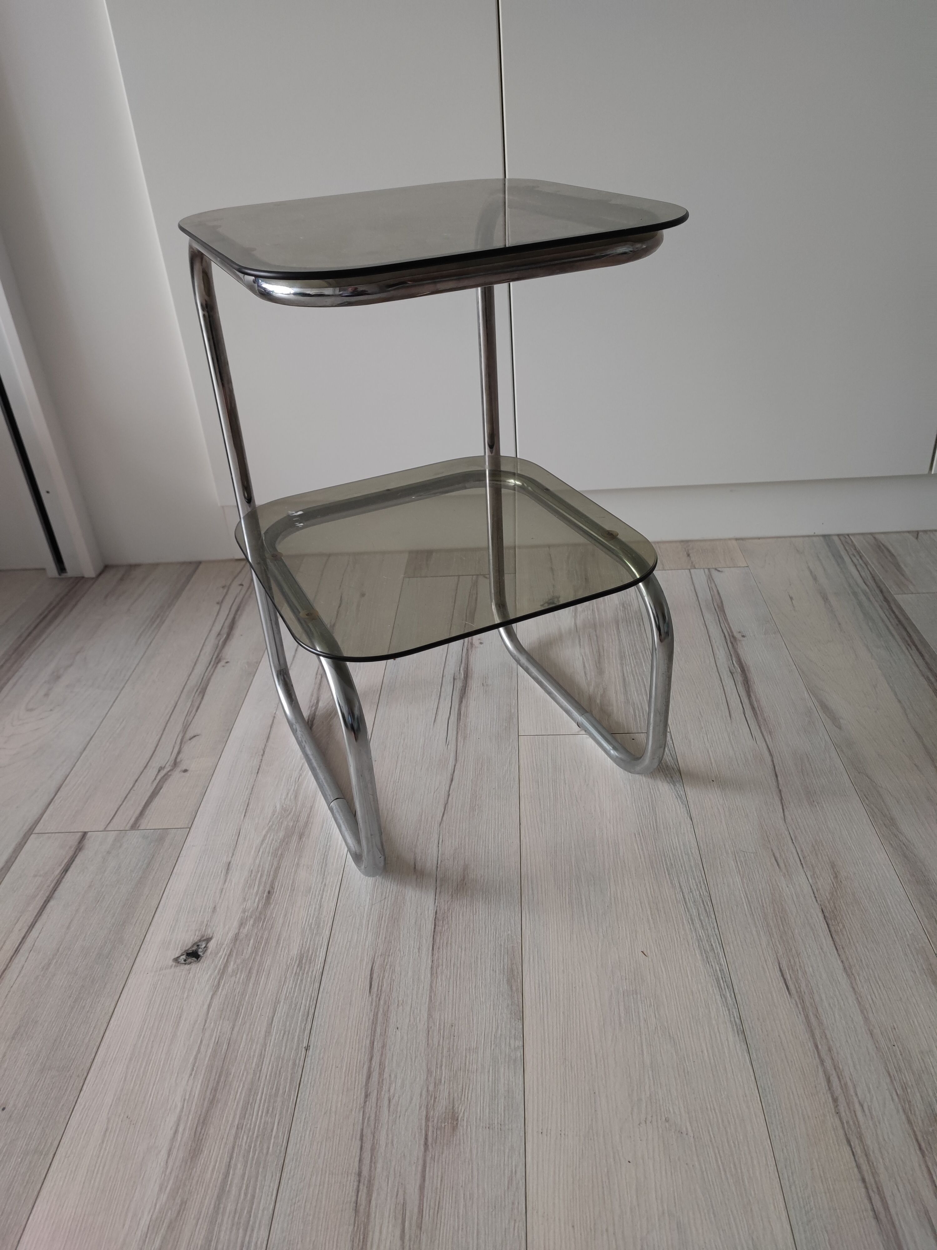 Side table or pedestal table in chrome and glass