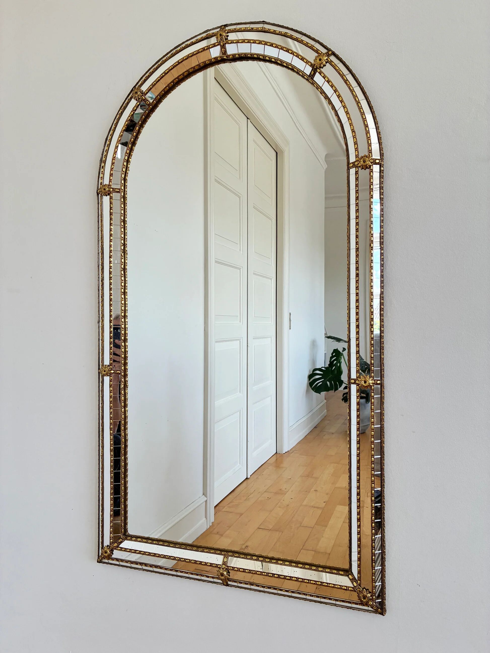 Large vintage Spanish Venetian-style wall mirror, brass, 1980s Hollywood Regency