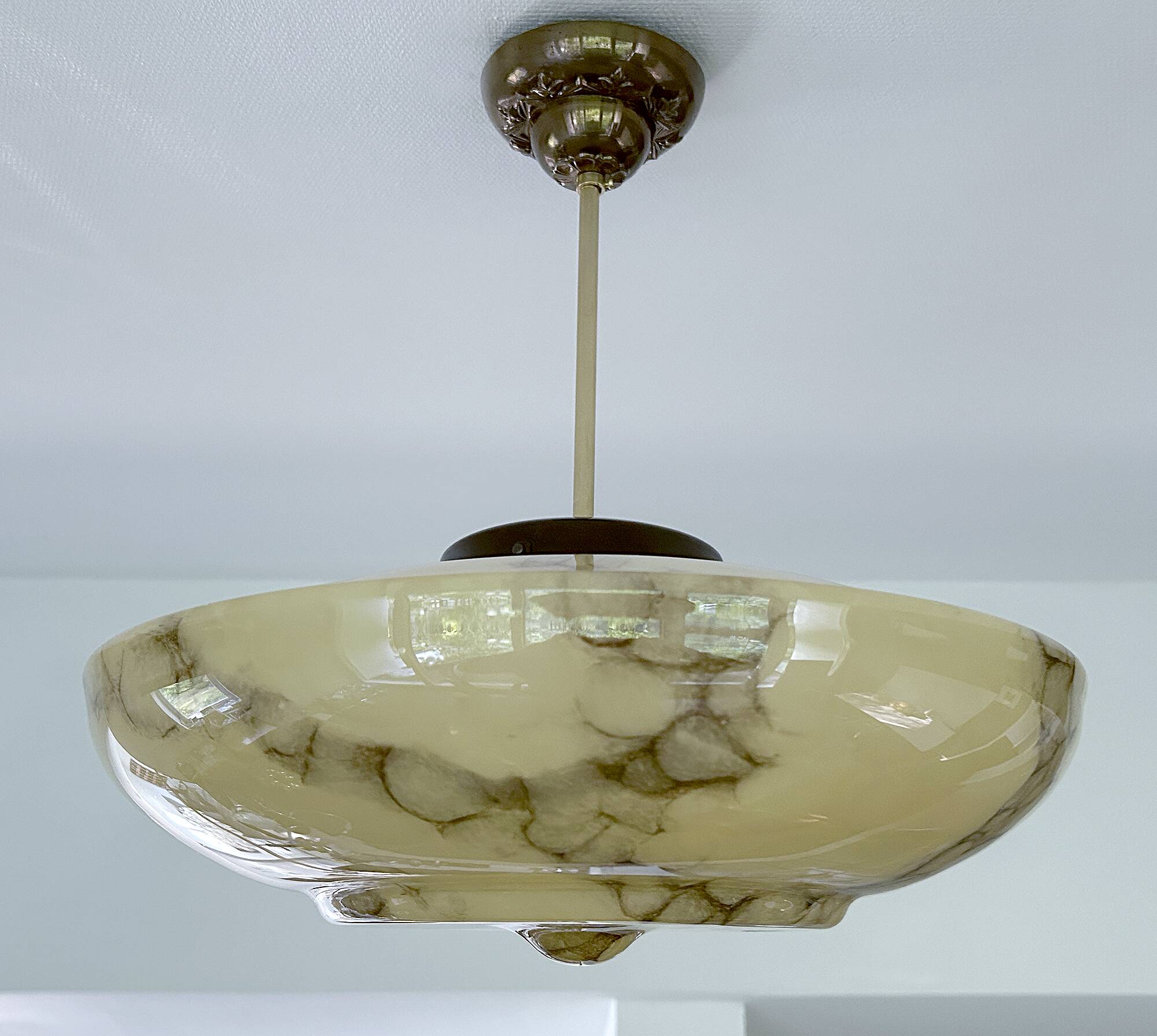 Suspension Art Déco en verre et bakélite