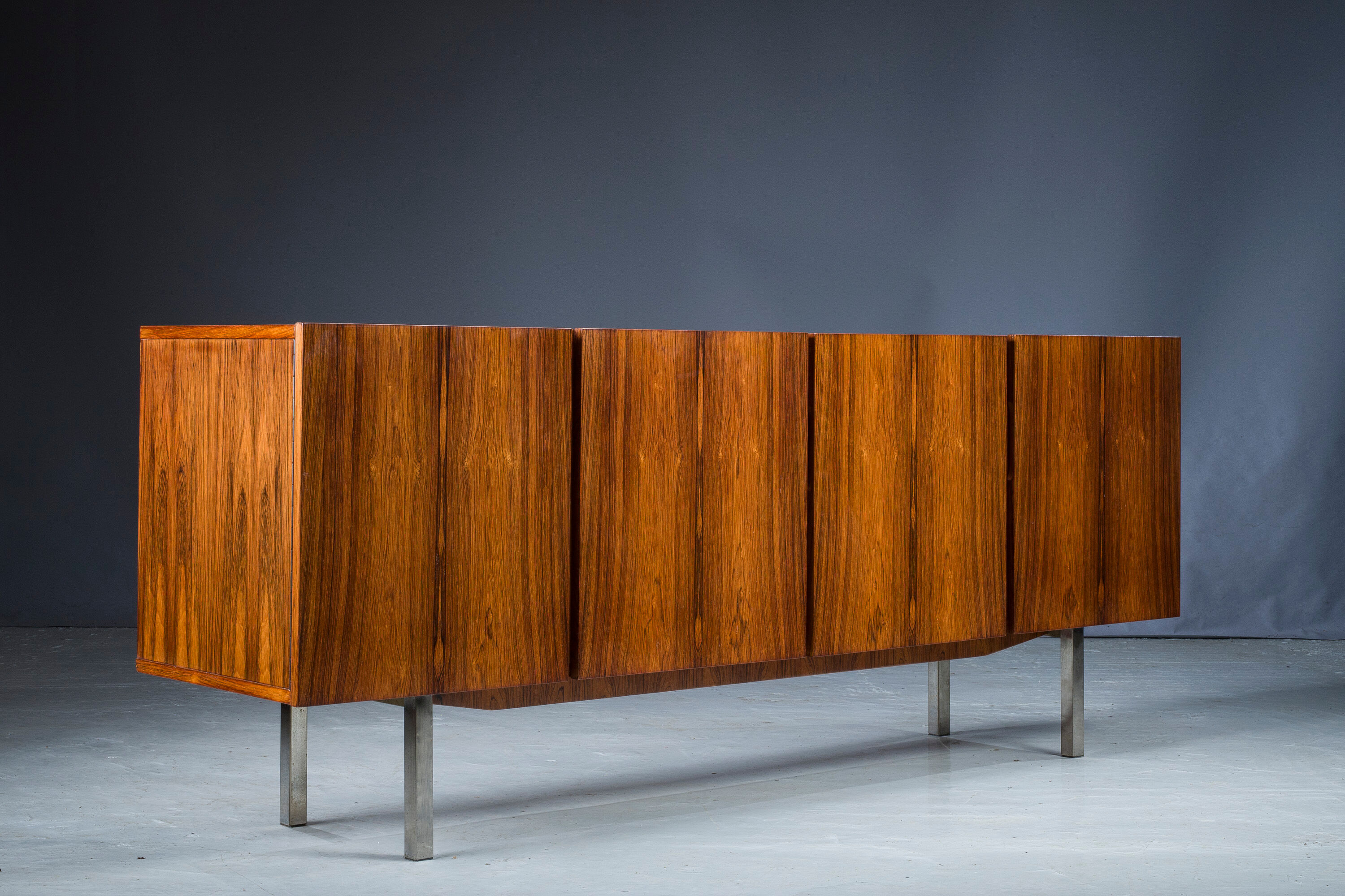 Buffet moderne du milieu du siècle en palissandre, 1970