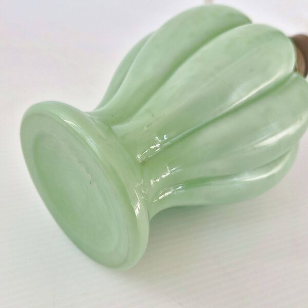Lampe de table de chevet vintage 1950 en verre opalin irise vert 50s 1950s