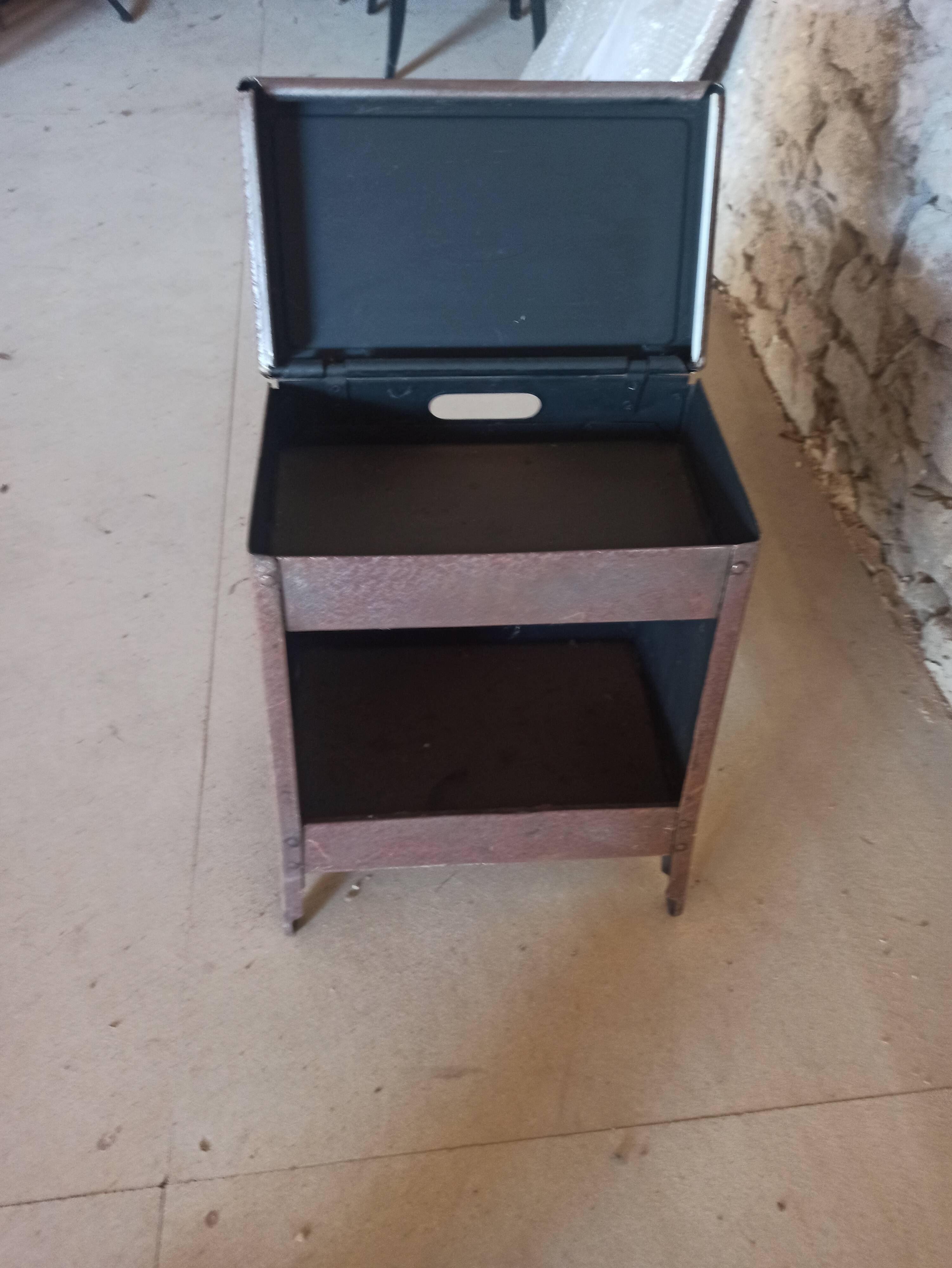 Metal shoe shine furniture
