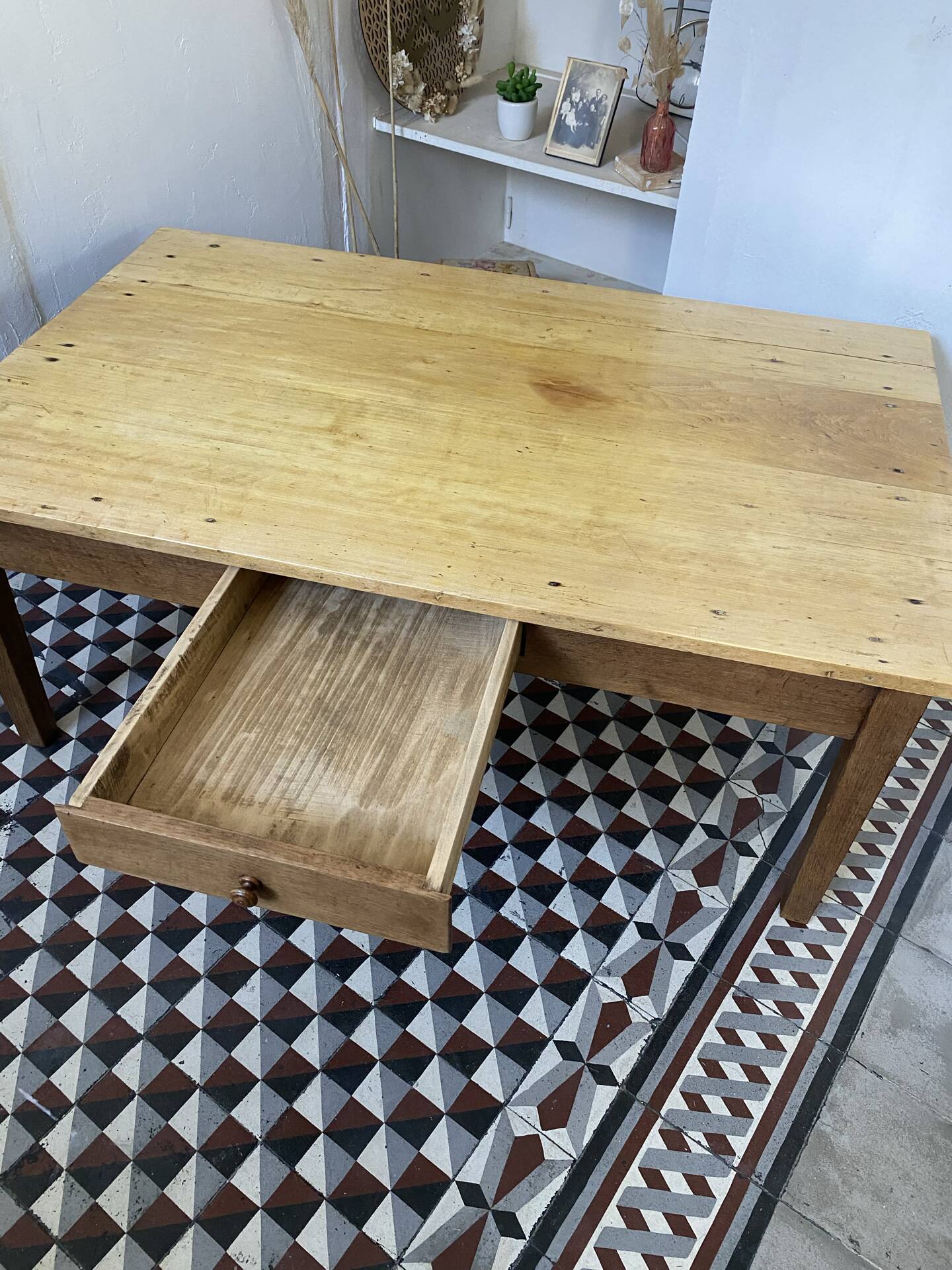 Large antique coffee table in solid wood, farmhouse style – 1 drawer –