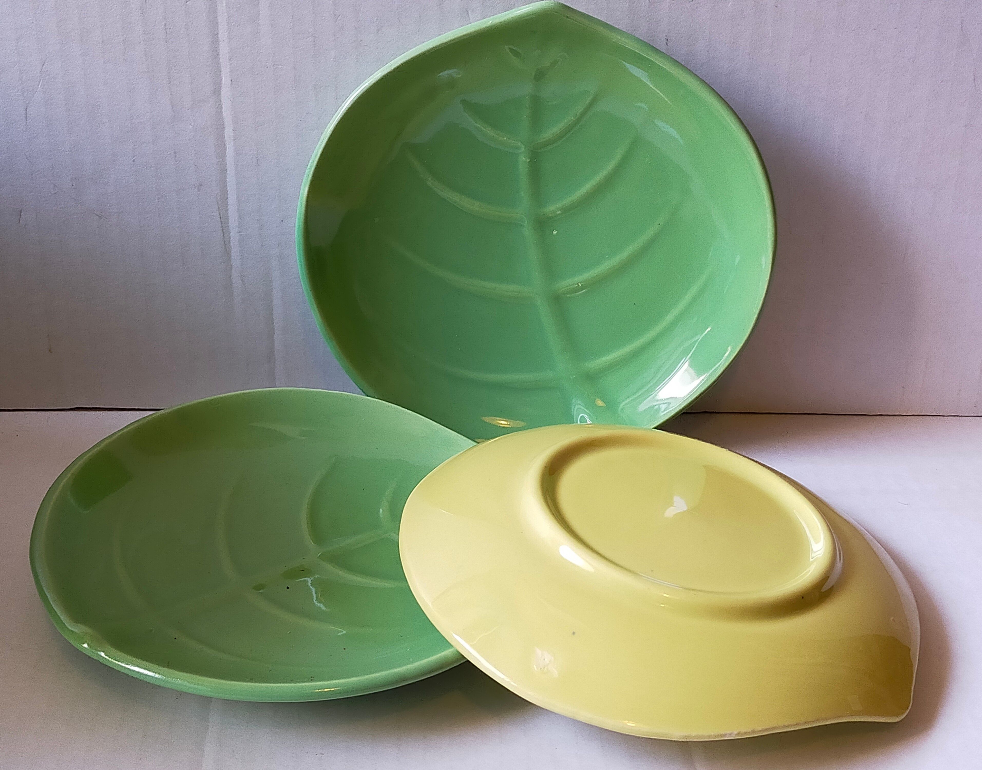 Three ceramic leaf cups 50s