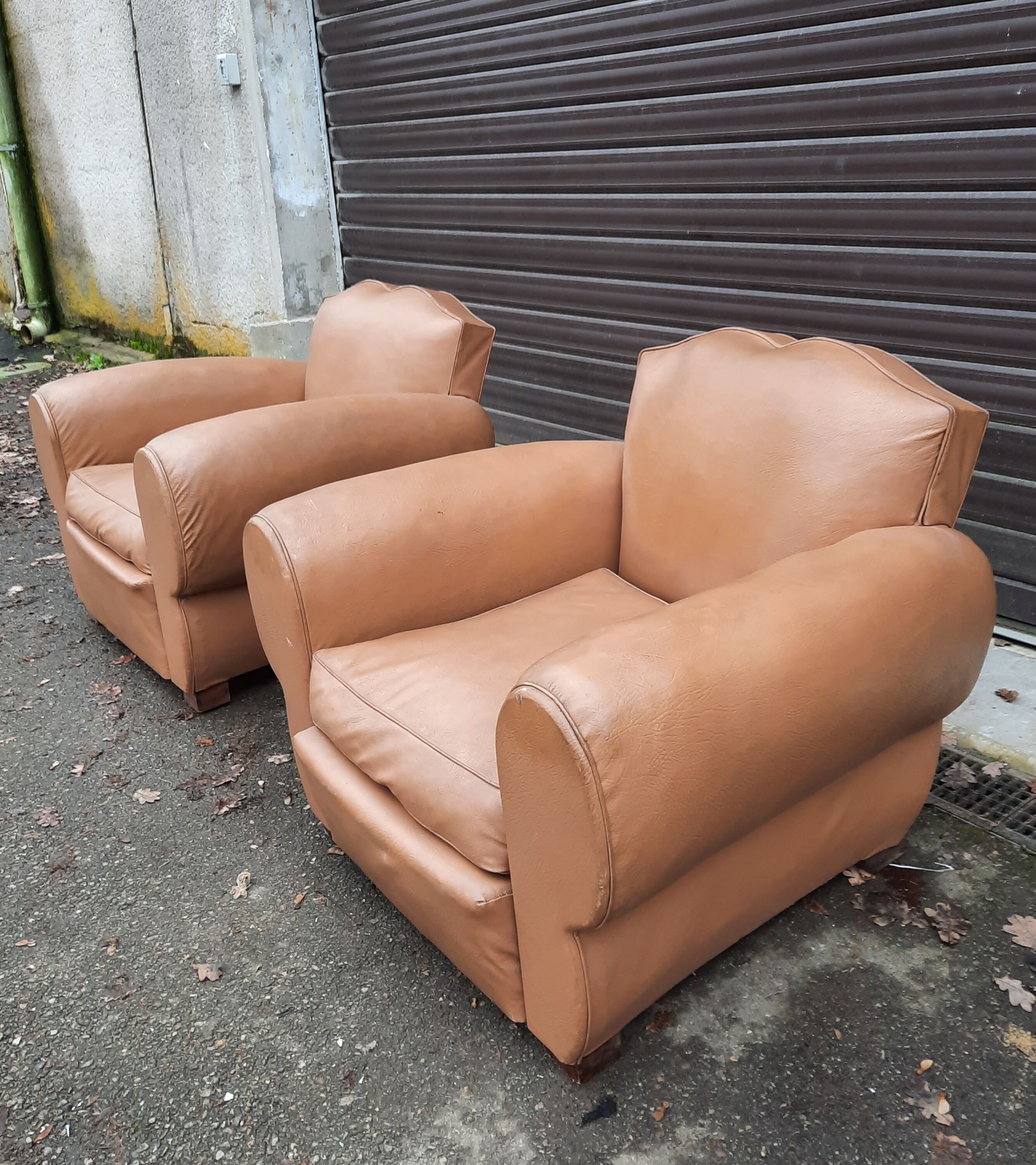 Pair of club chairs in skai