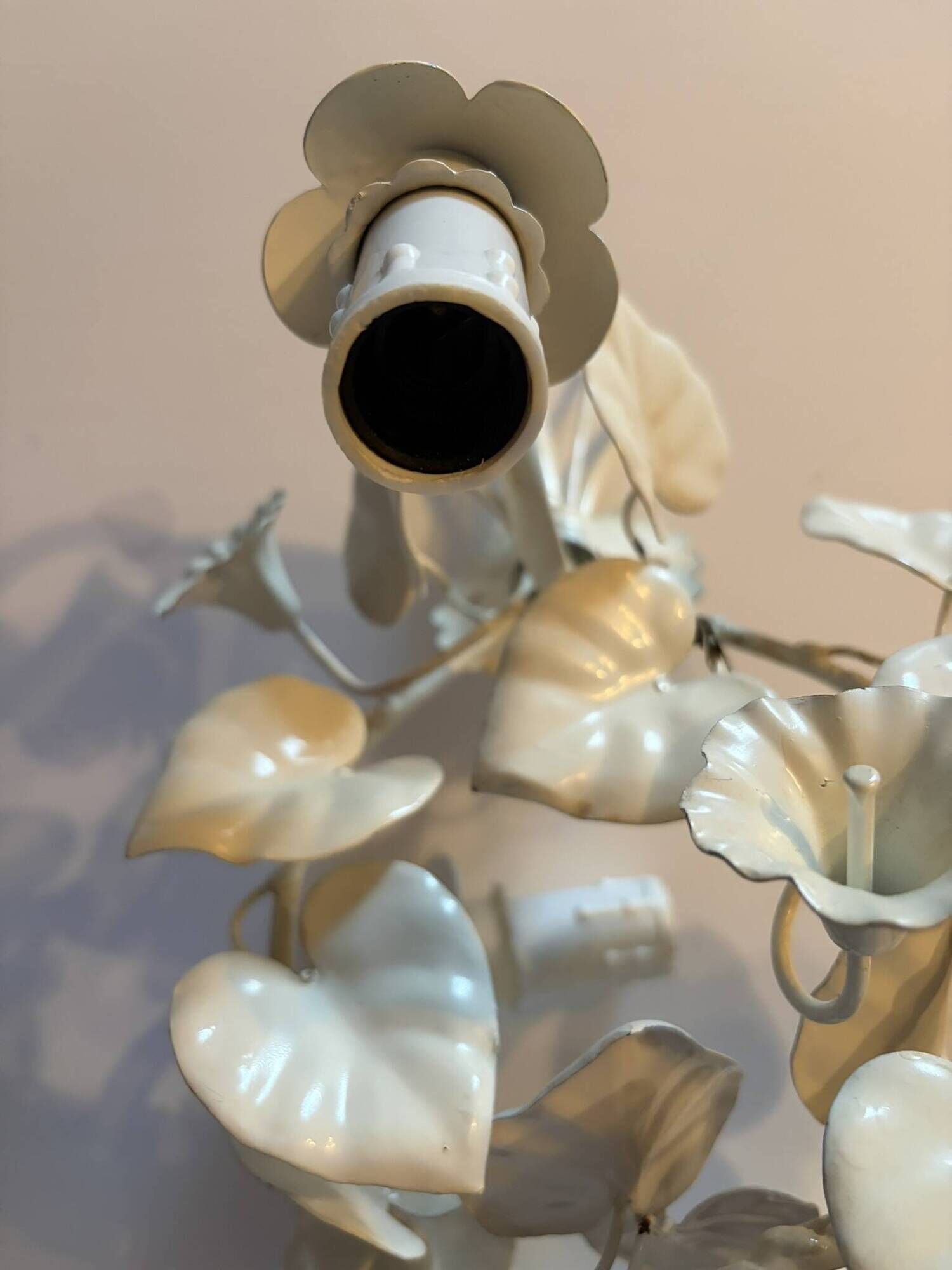 Pair of vintage floral wall sconces in white metal – Florentine style