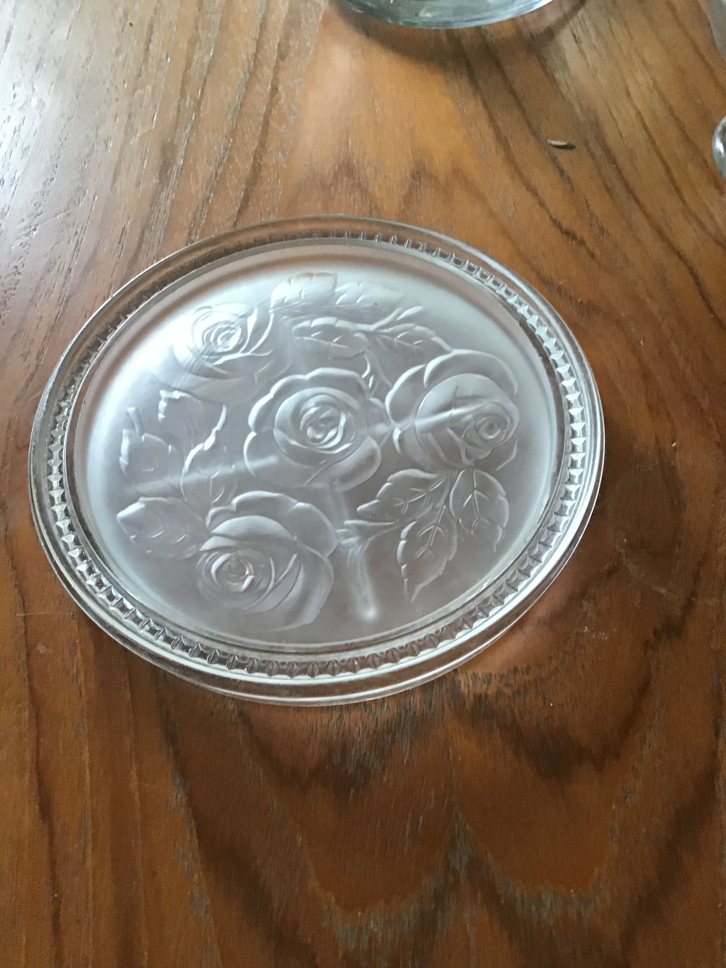 Service de verres avec carafes, pichet et dessous de  bouteille